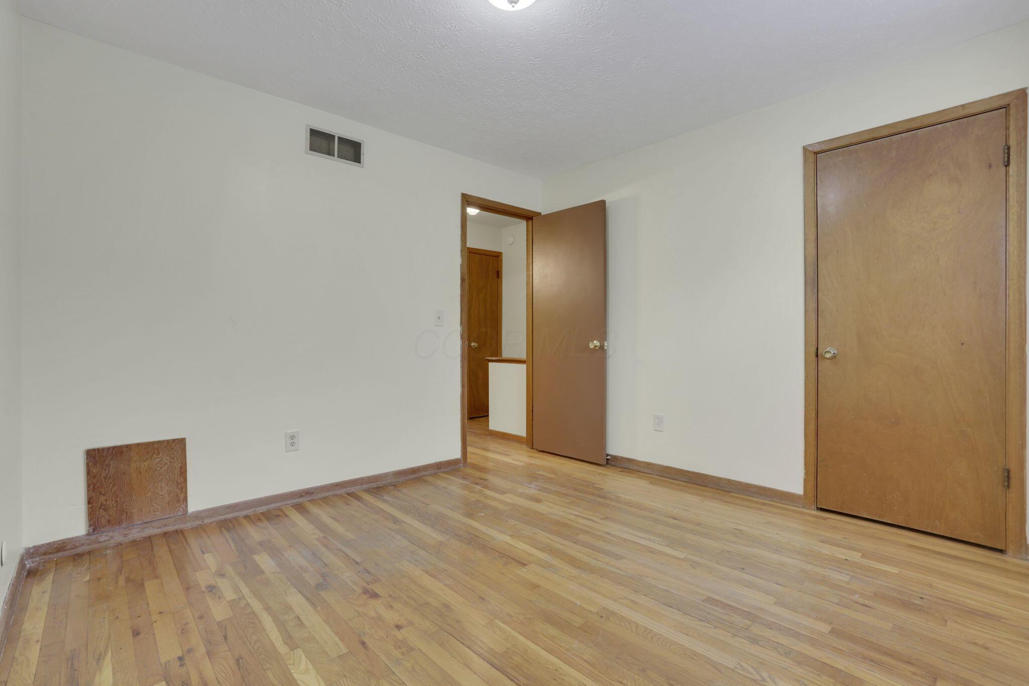 370-376 E Northwood Avenue Property Photo 53