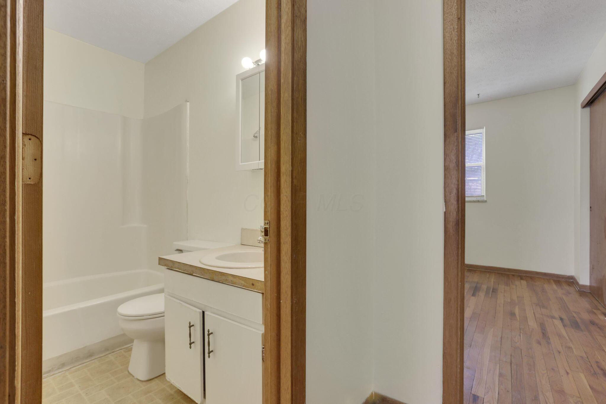 370-376 E Northwood Avenue Property Photo 54