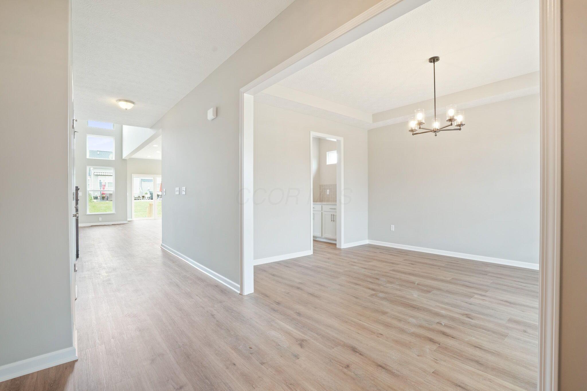 5467 Scotch Woods Drive Property Photo 3