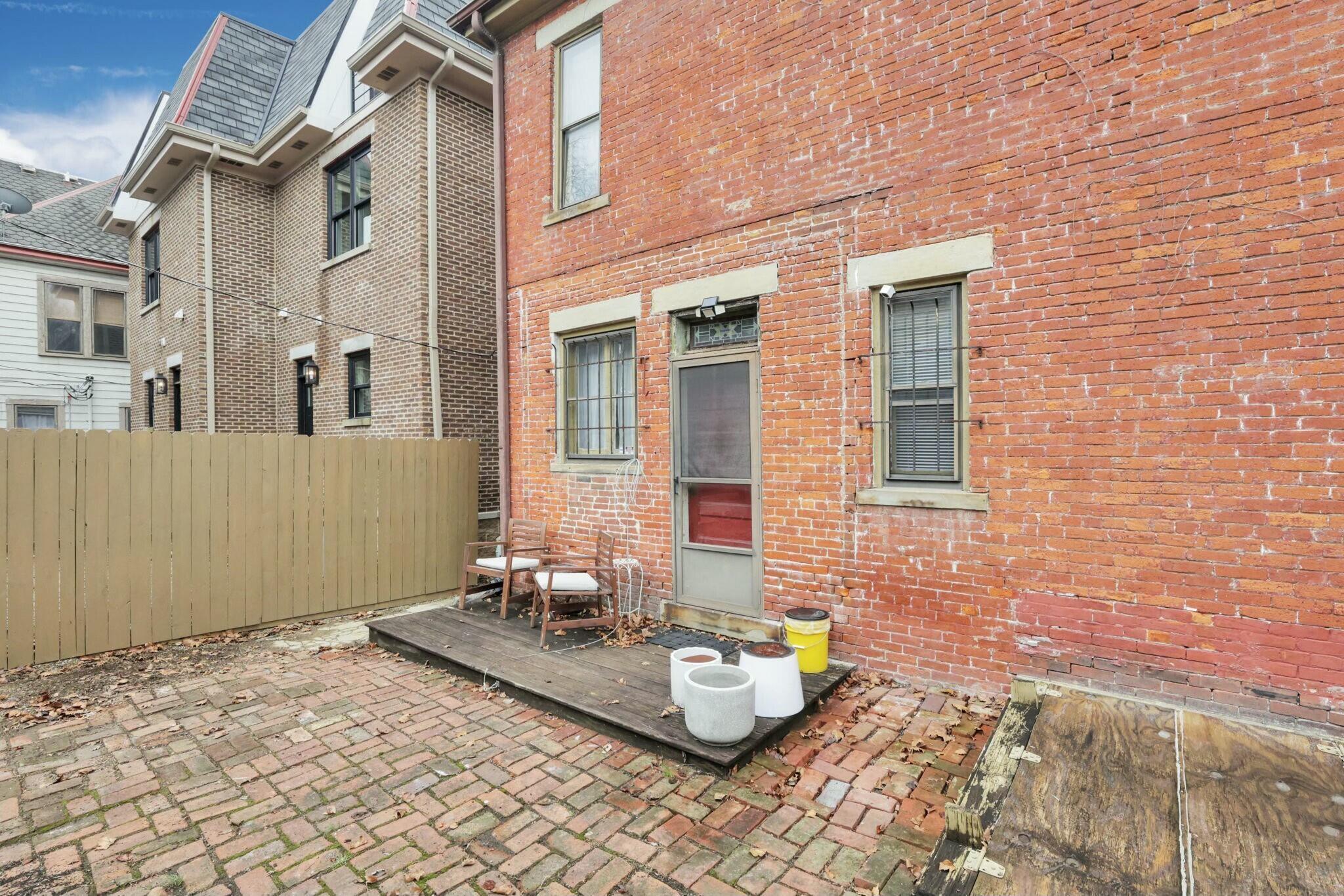 1022 Neil Avenue Property Photo 9