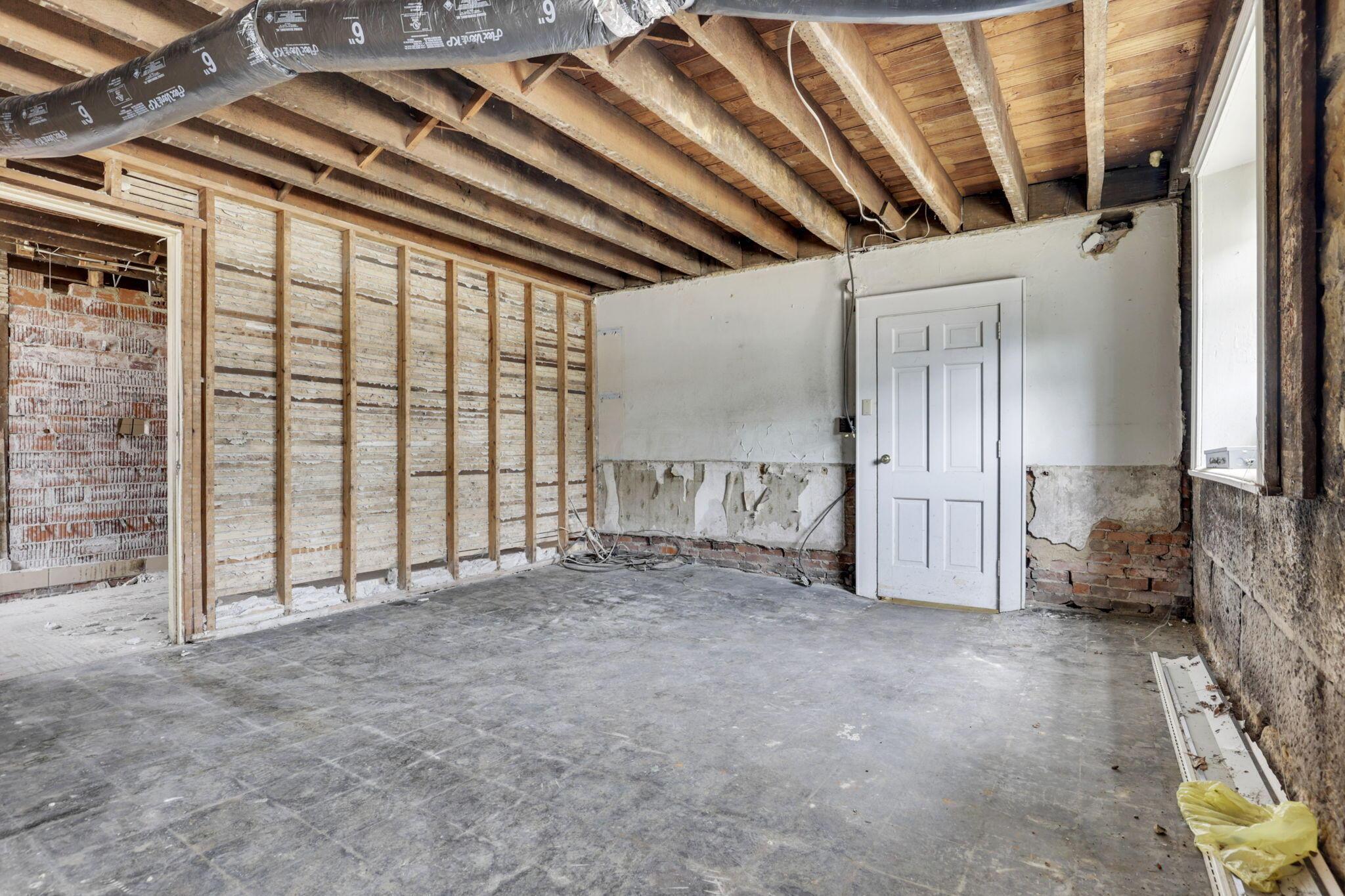 154 E Main Street Property Photo 85
