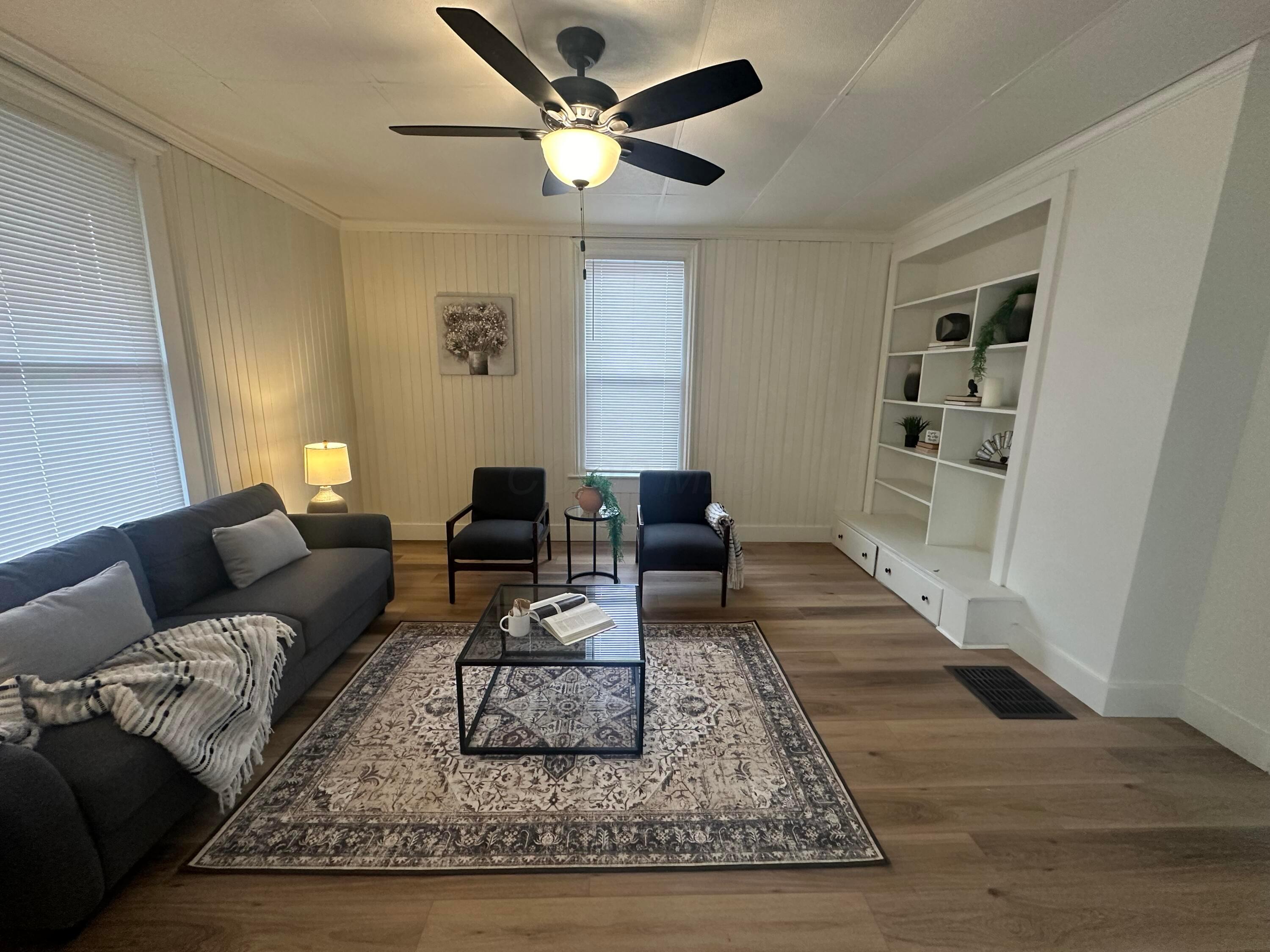 156 W High Street Property Photo 1