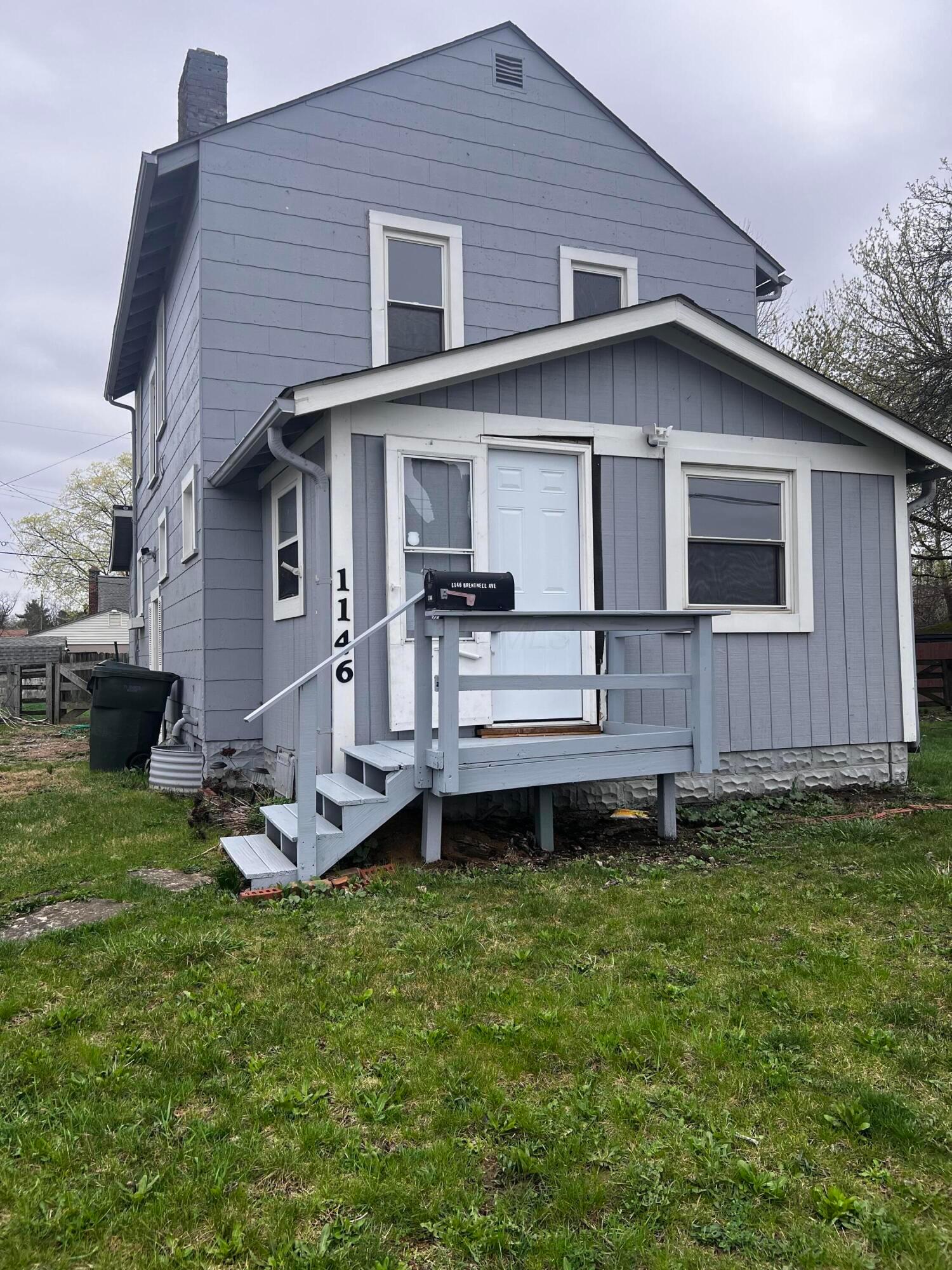 1146 Brentnell Avenue Property Photo 2