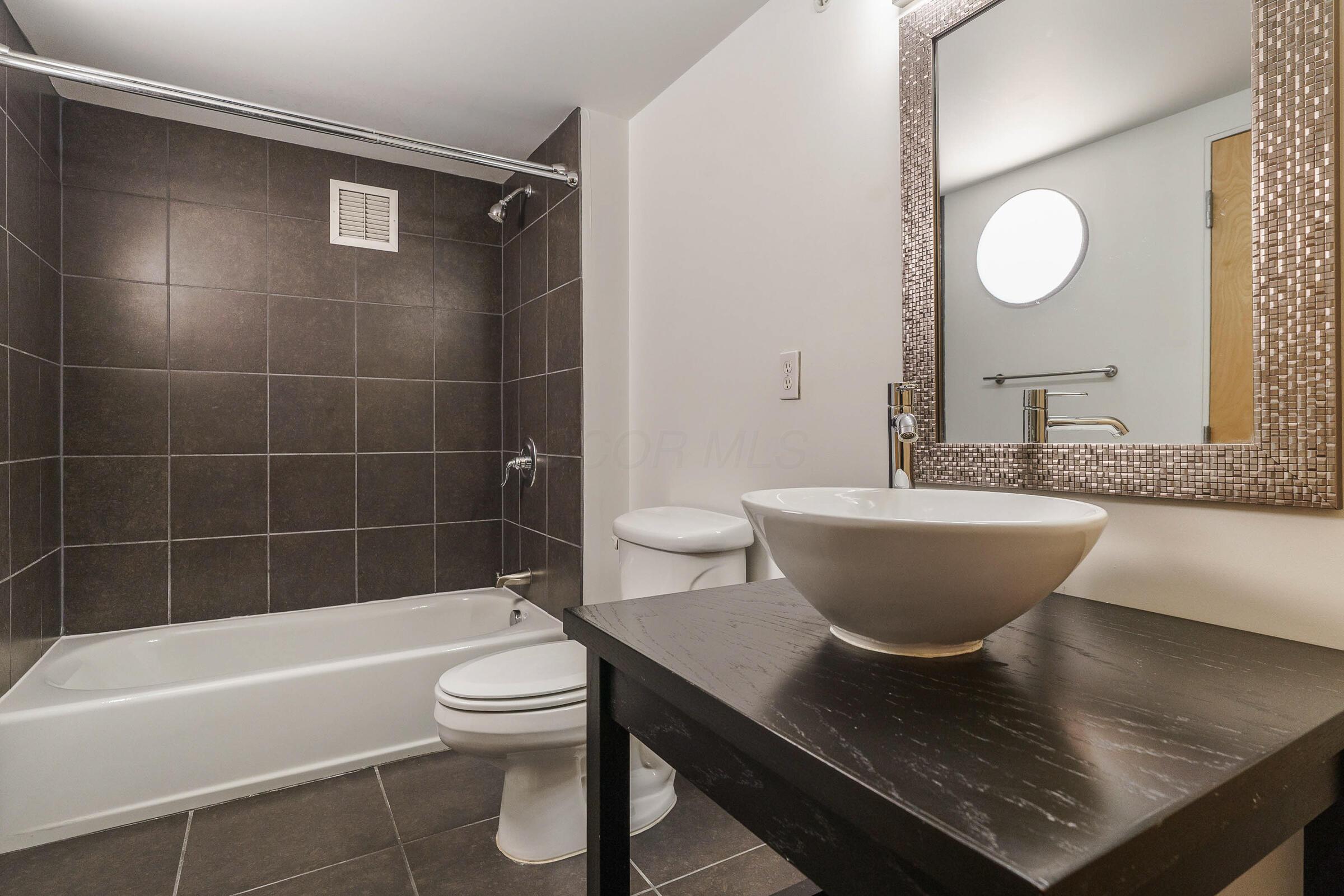 106 N High Street, 207 Property Photo 18