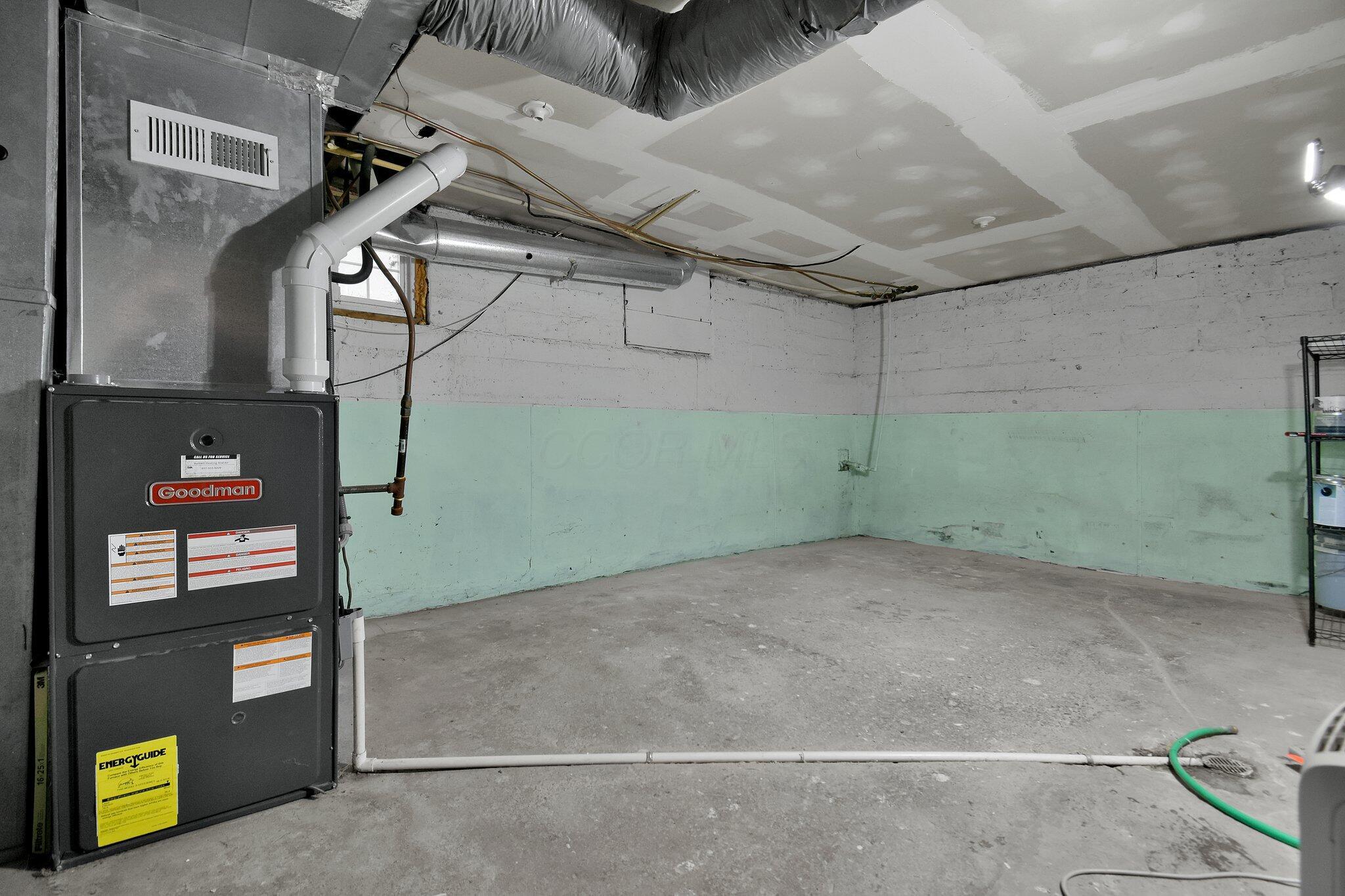 250 W North Street Property Photo 26