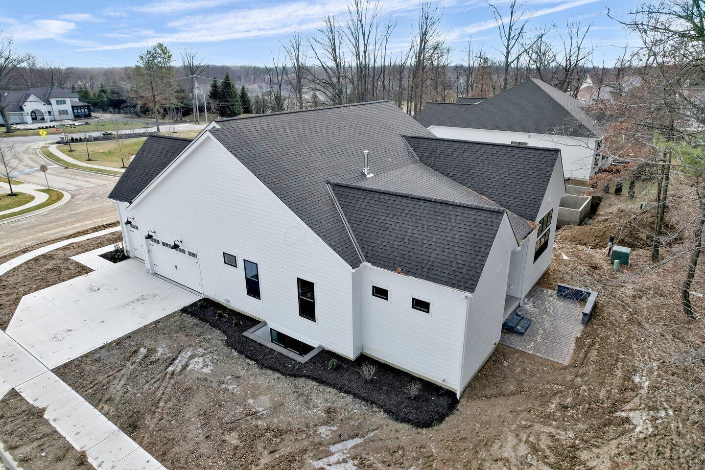 6076 Victory Lane Property Photo 3