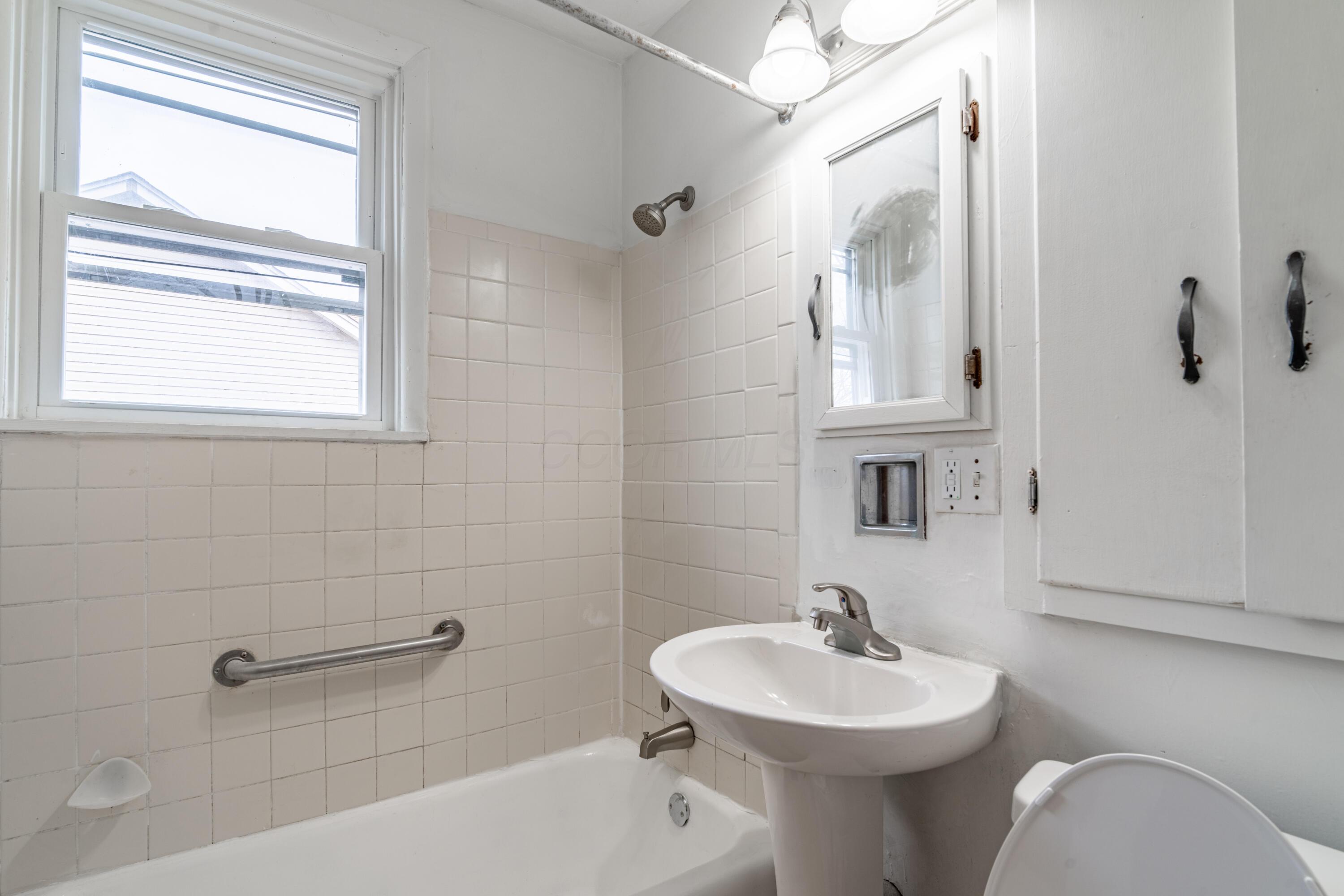 2398 Joyce Avenue Property Photo 4