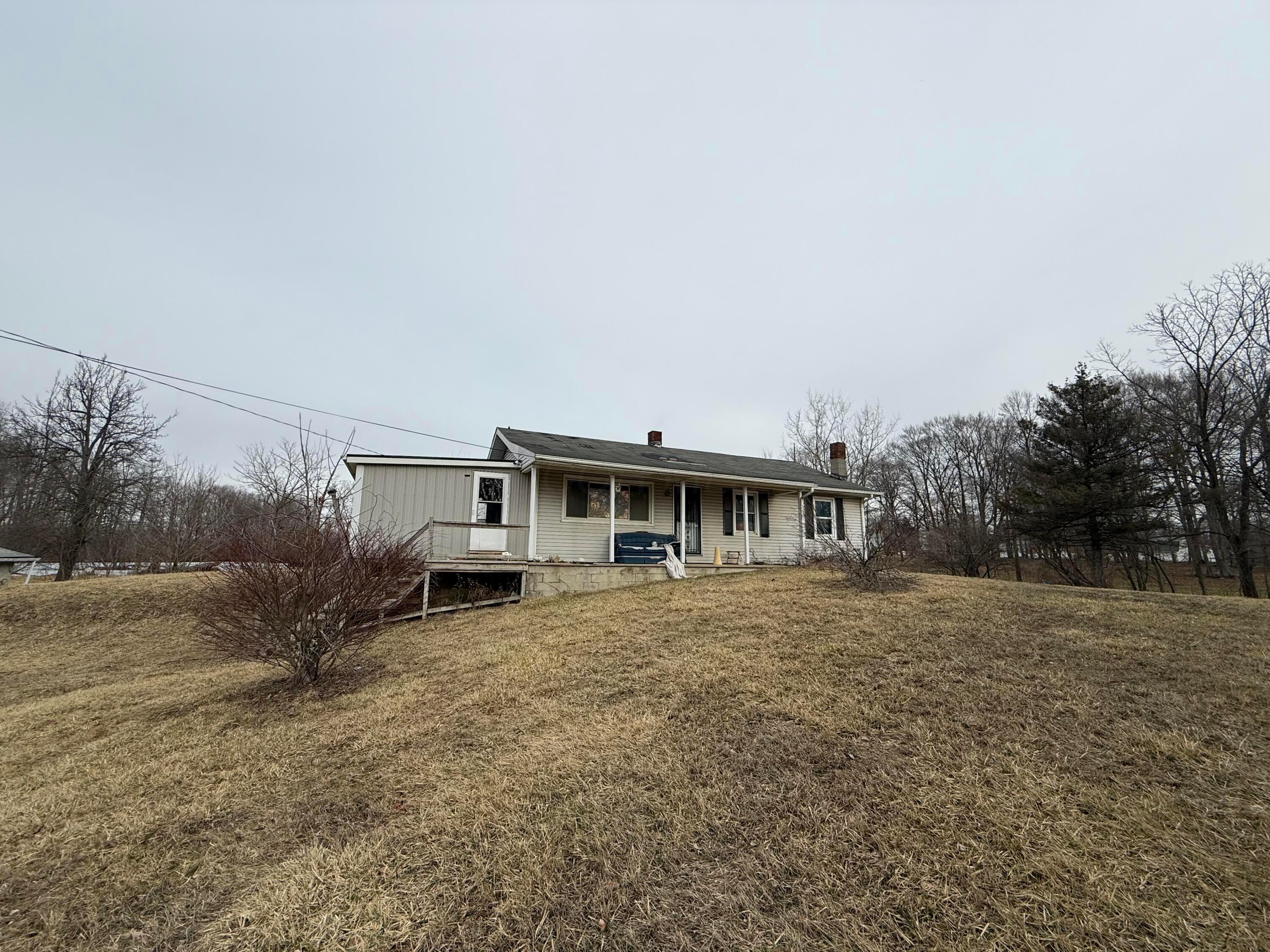 6909 Township Road 92 Property Photo 1