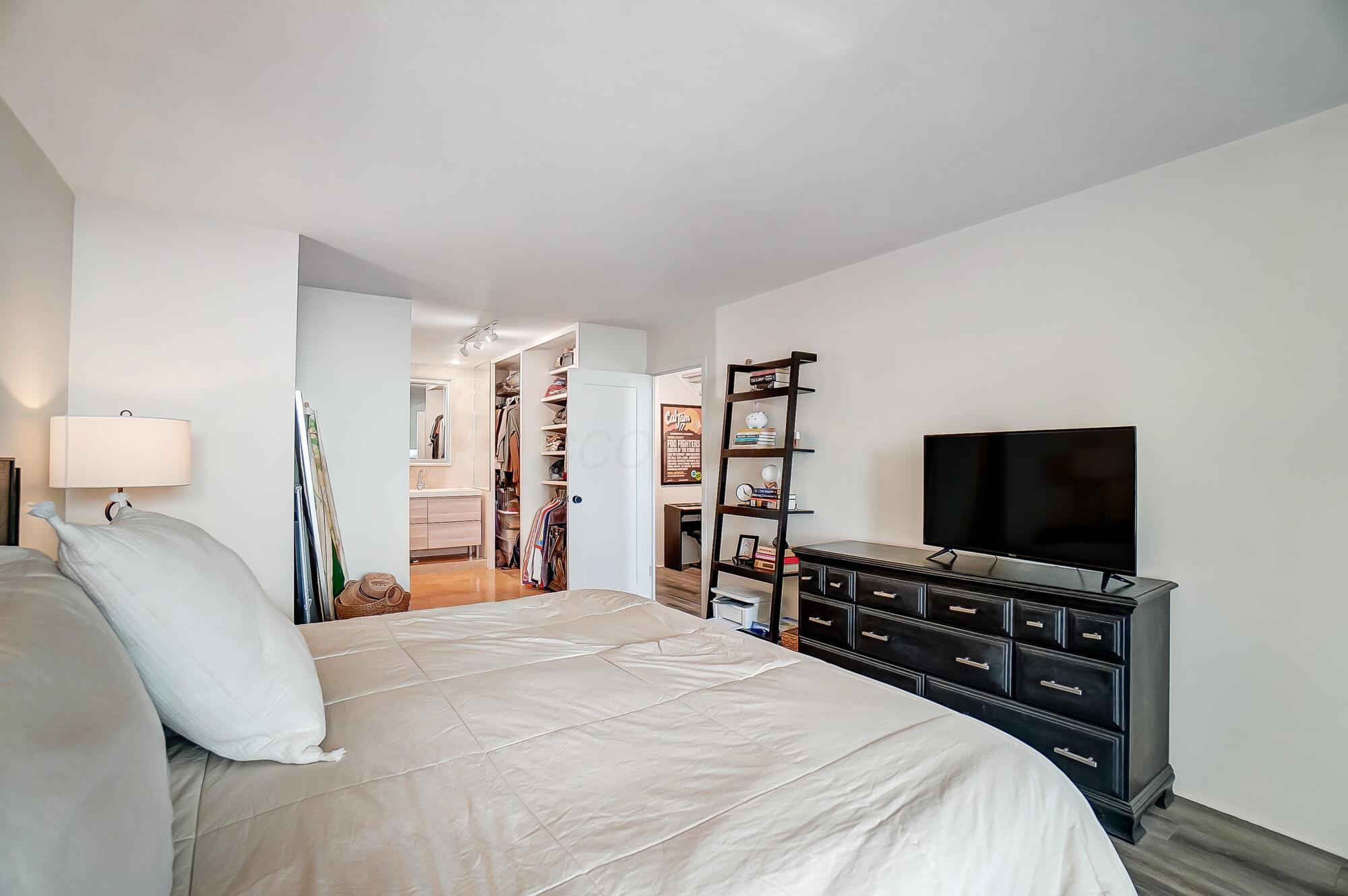 1000 Urlin Avenue, 907 Property Photo 18