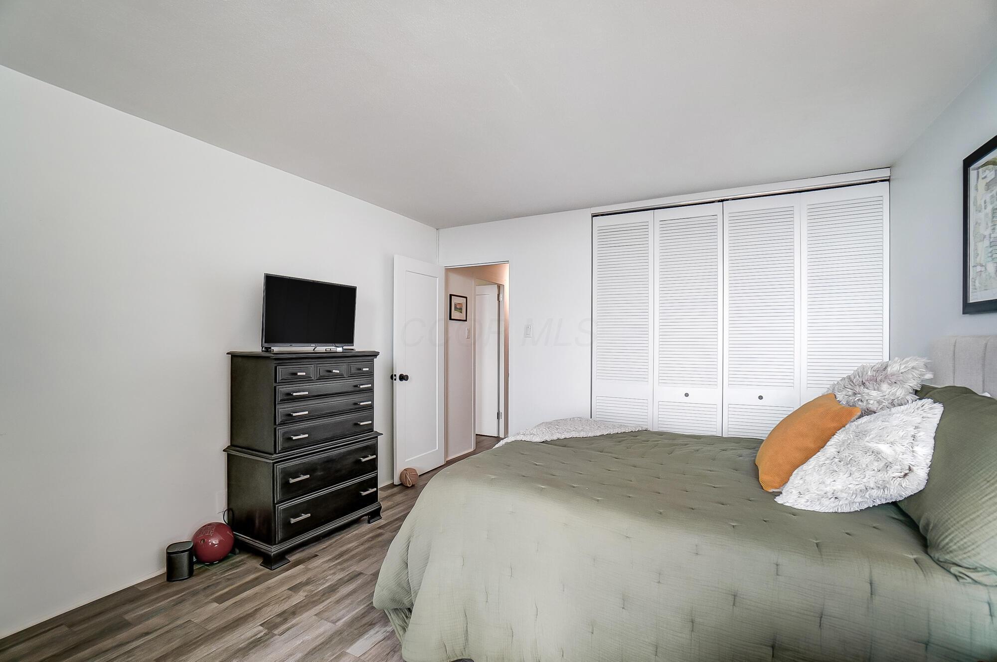 1000 Urlin Avenue, 907 Property Photo 27