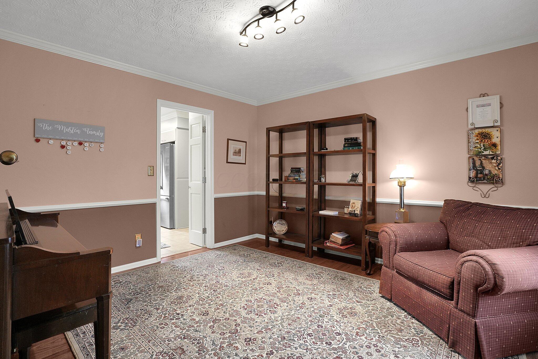 374 Glen Meadow Court Property Photo 8