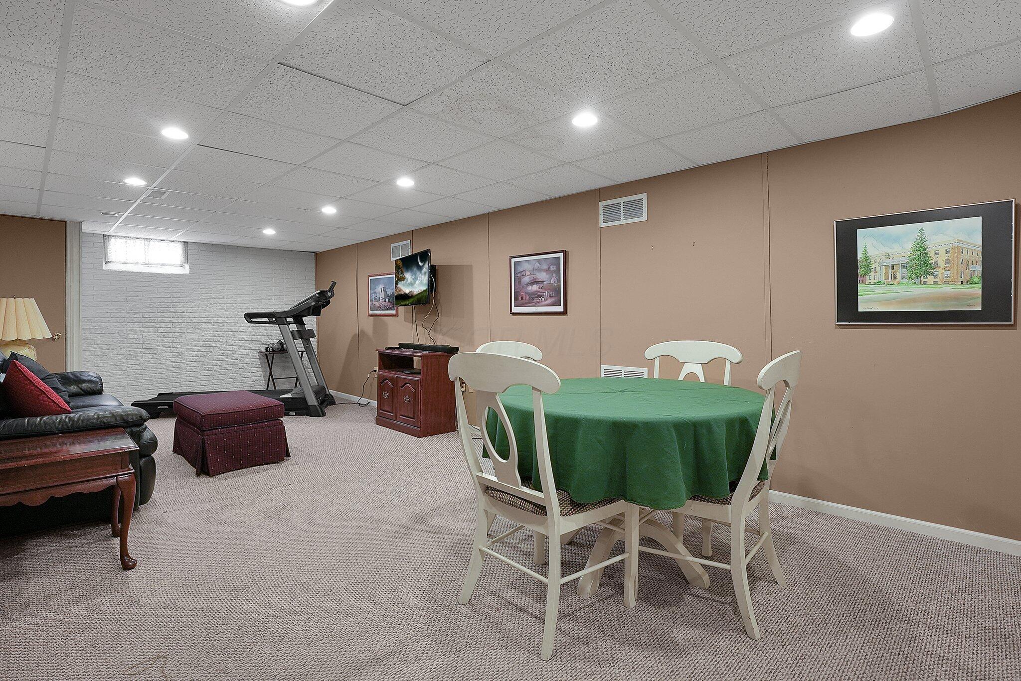 374 Glen Meadow Court Property Photo 32