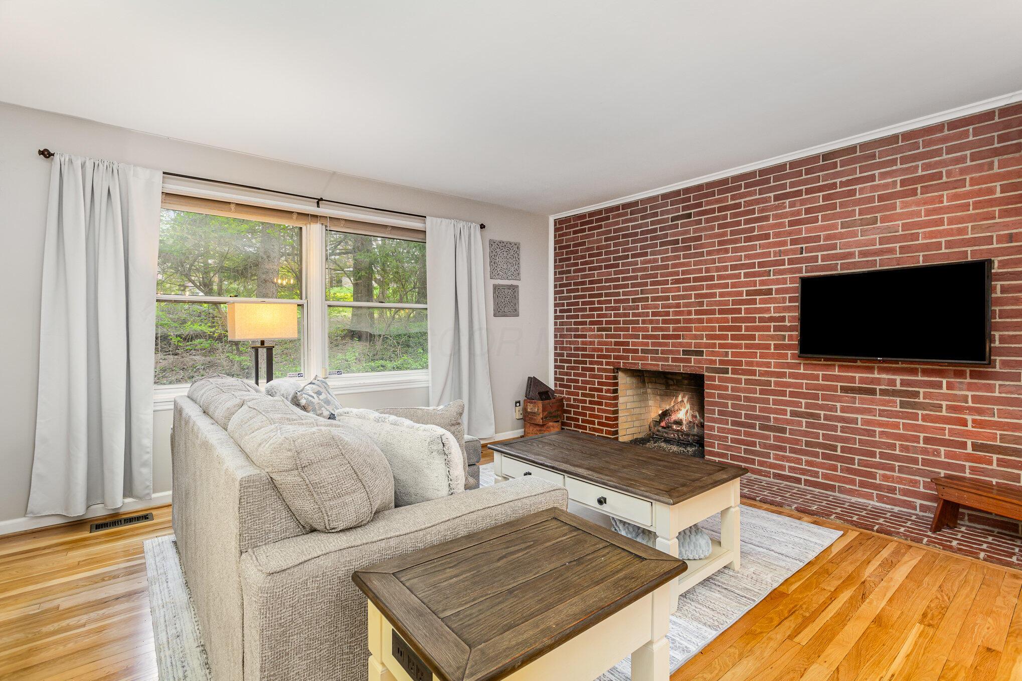 2615 Charing Road, B Property Photo 2