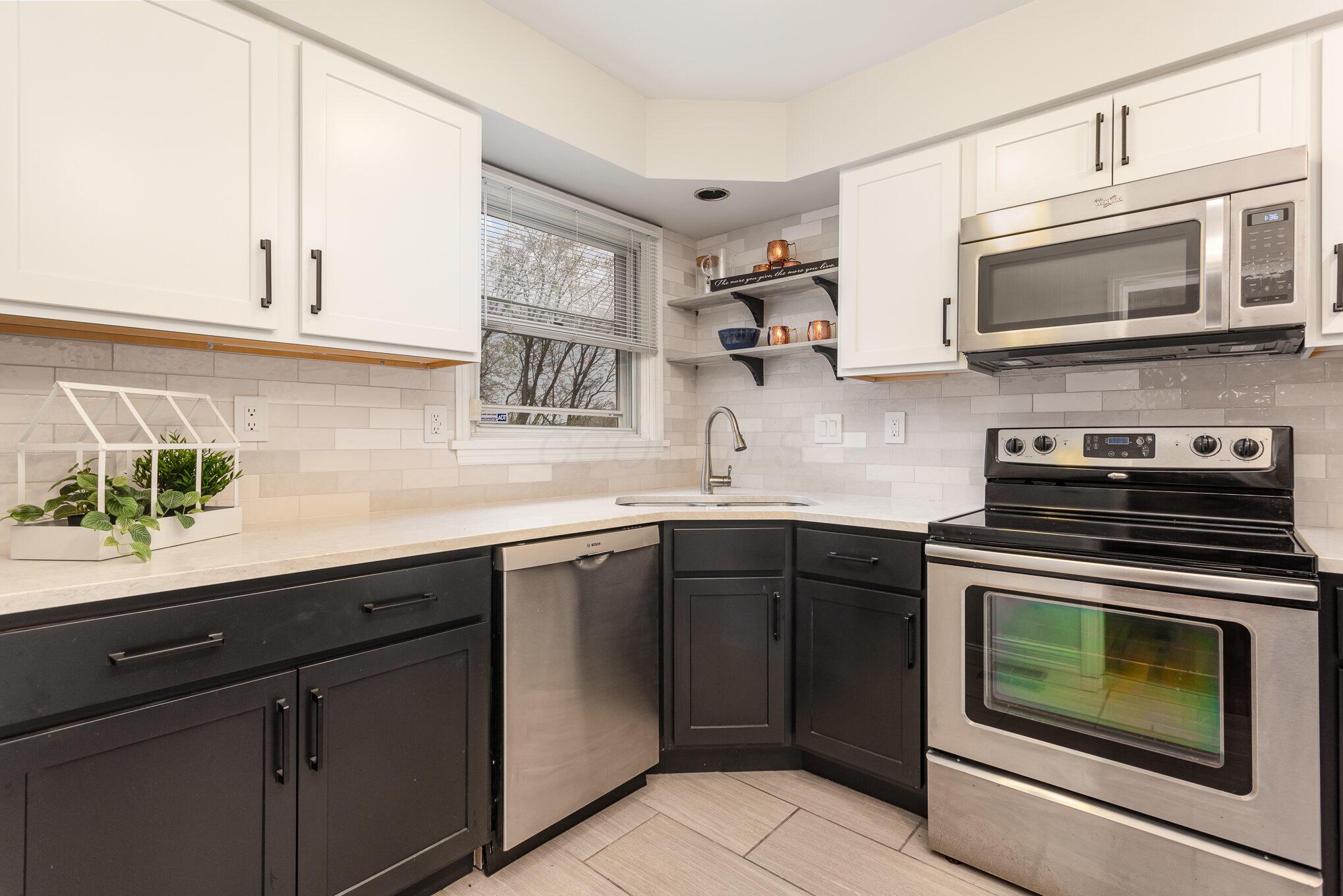 2615 Charing Road, B Property Photo 5