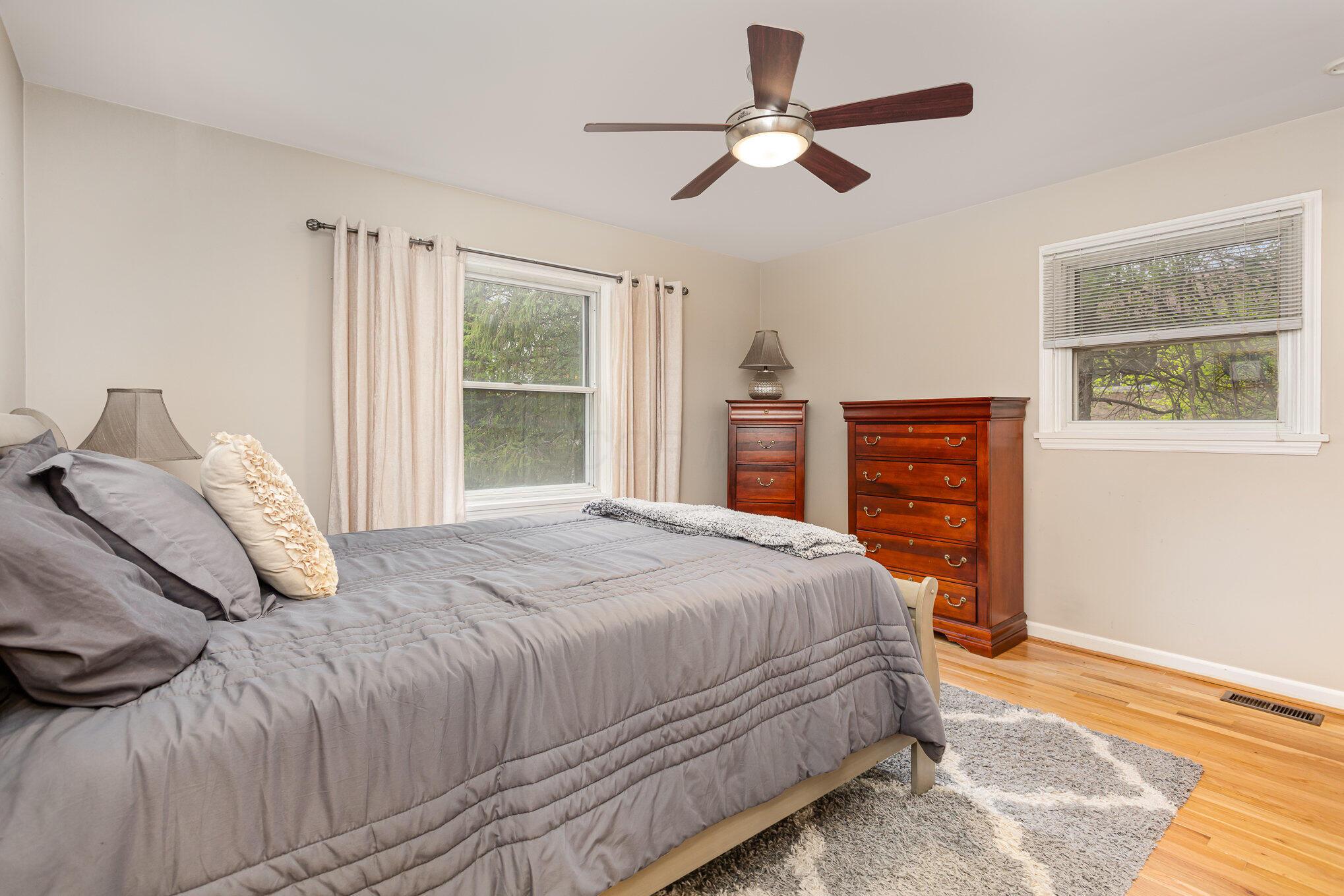 2615 Charing Road, B Property Photo 7