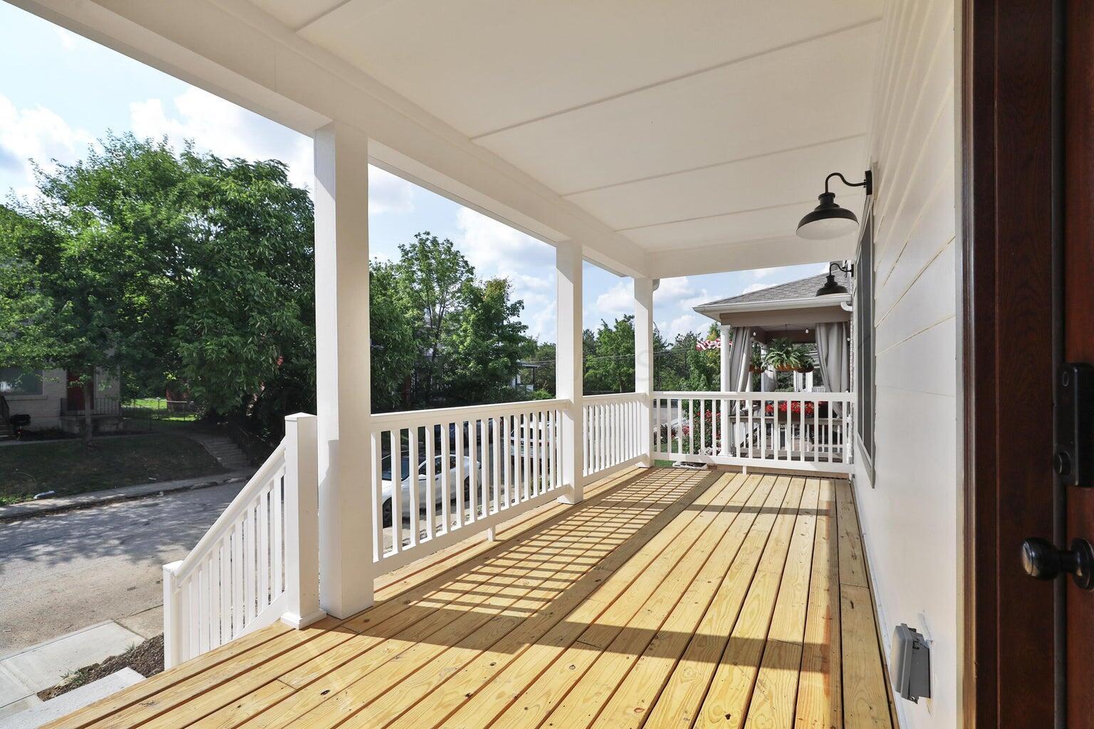 628 Oakwood Avenue Property Photo 2