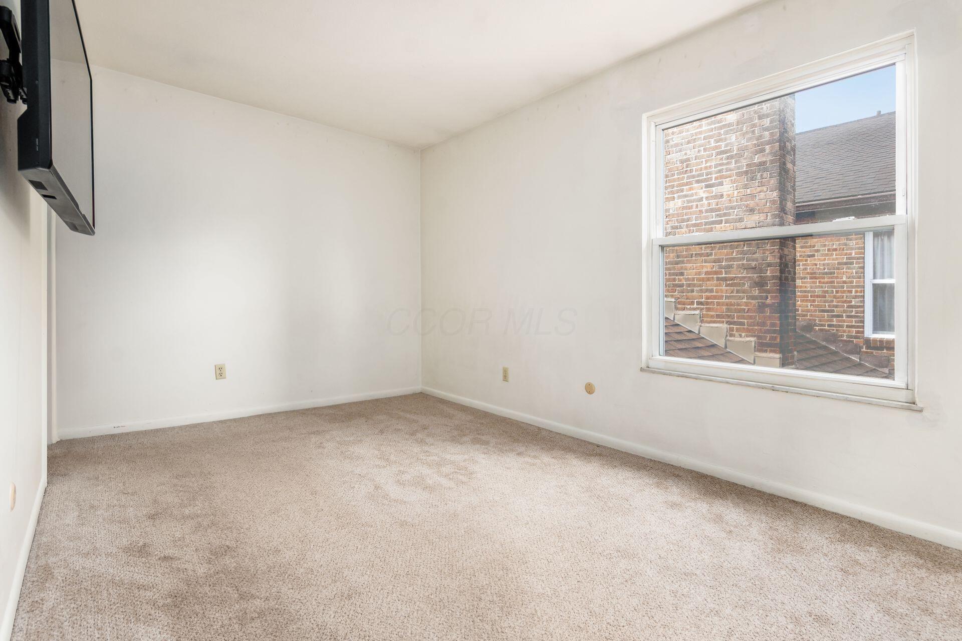 1530-1540 Longeaton Drive Property Photo 13