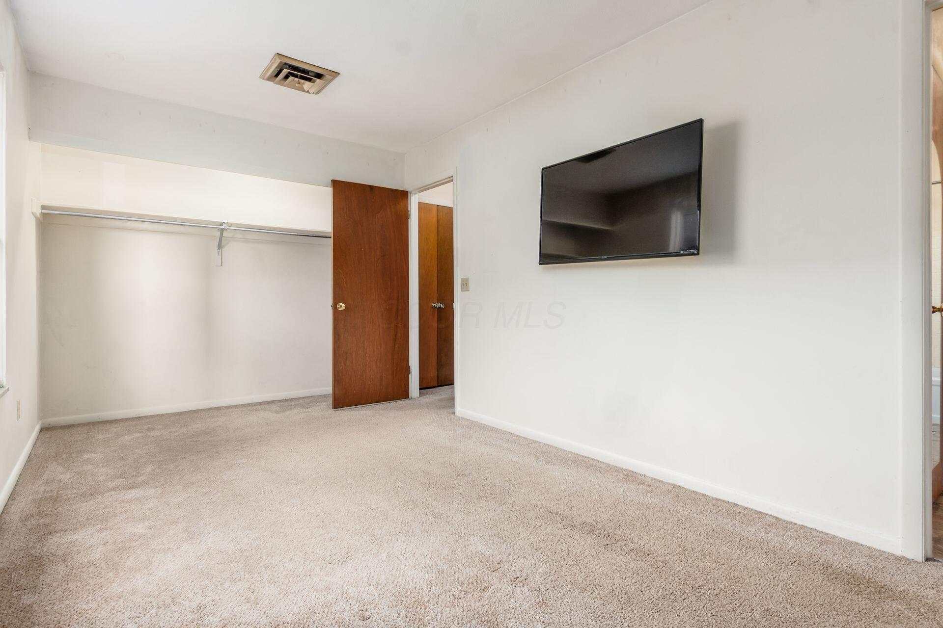 1530-1540 Longeaton Drive Property Photo 14