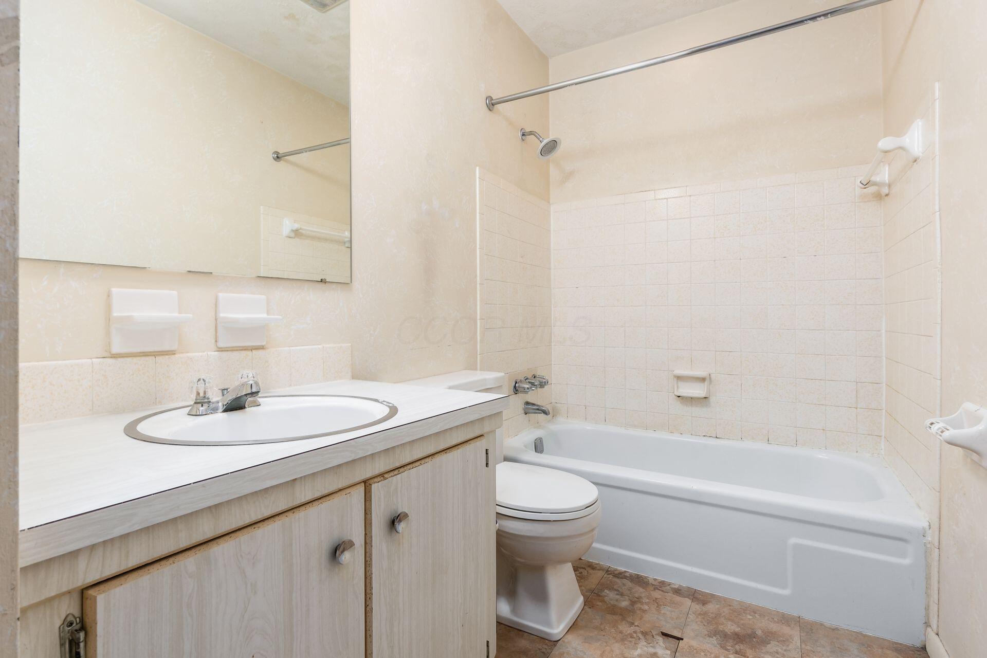 1530-1540 Longeaton Drive Property Photo 15