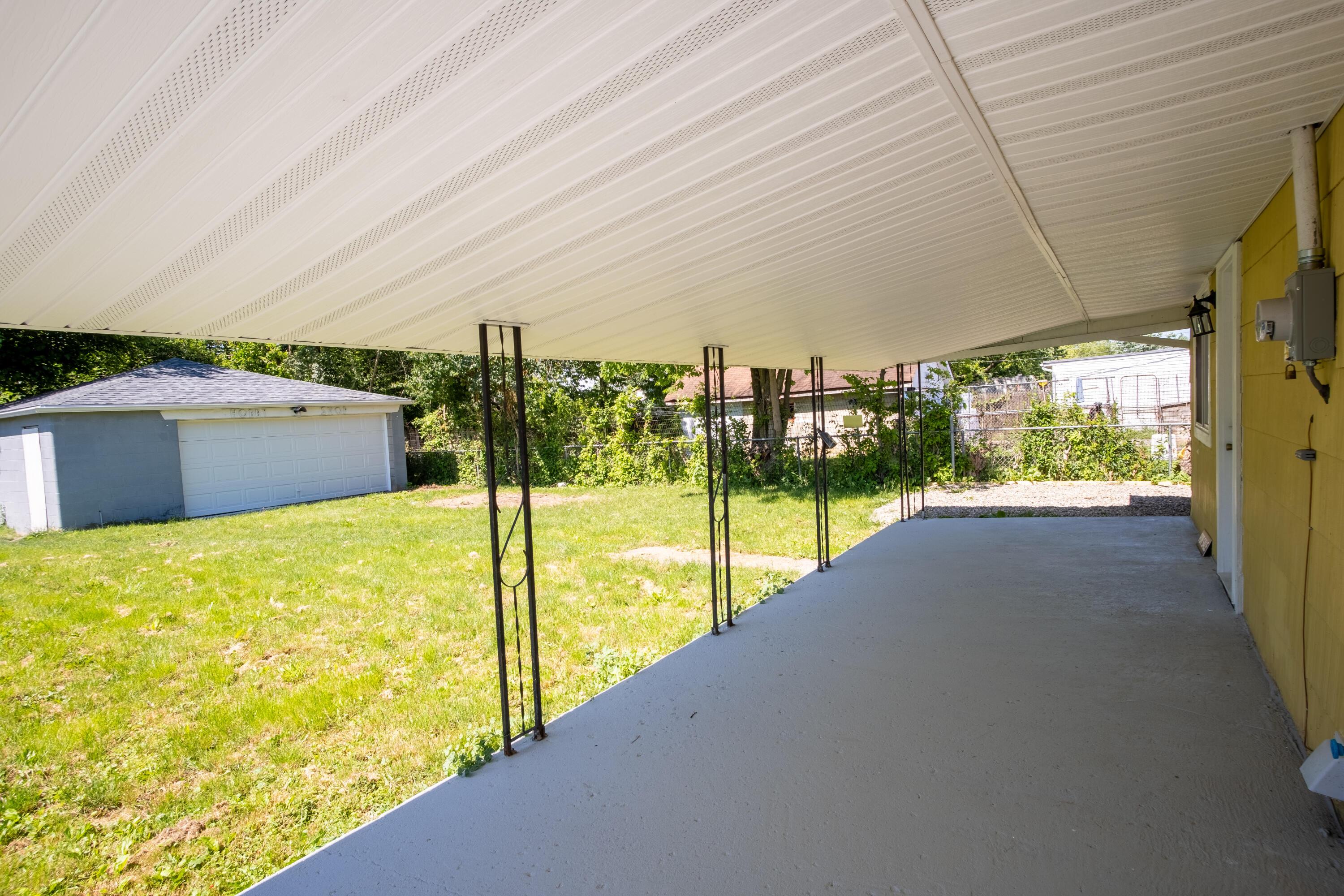 977 Hilock Road Property Photo 3