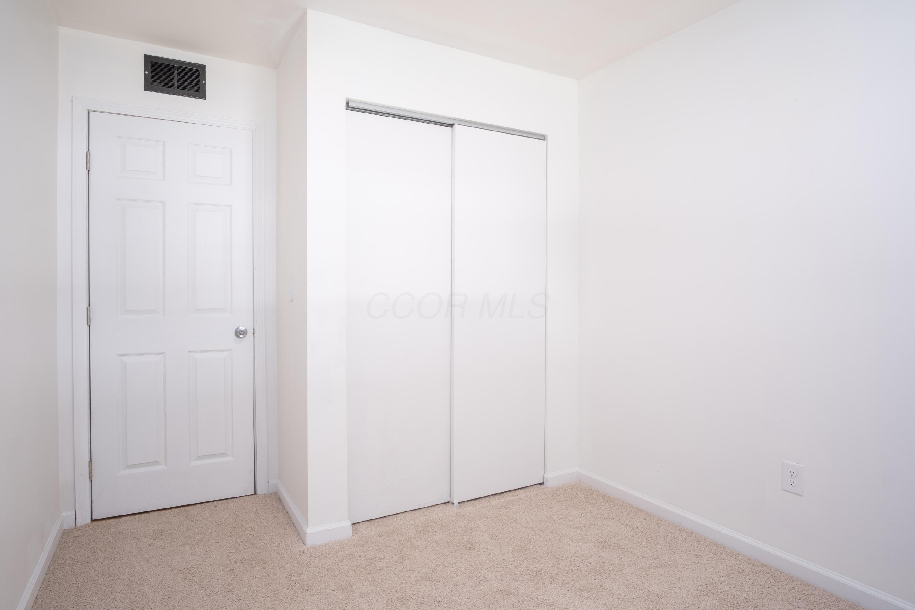 977 Hilock Road Property Photo 10