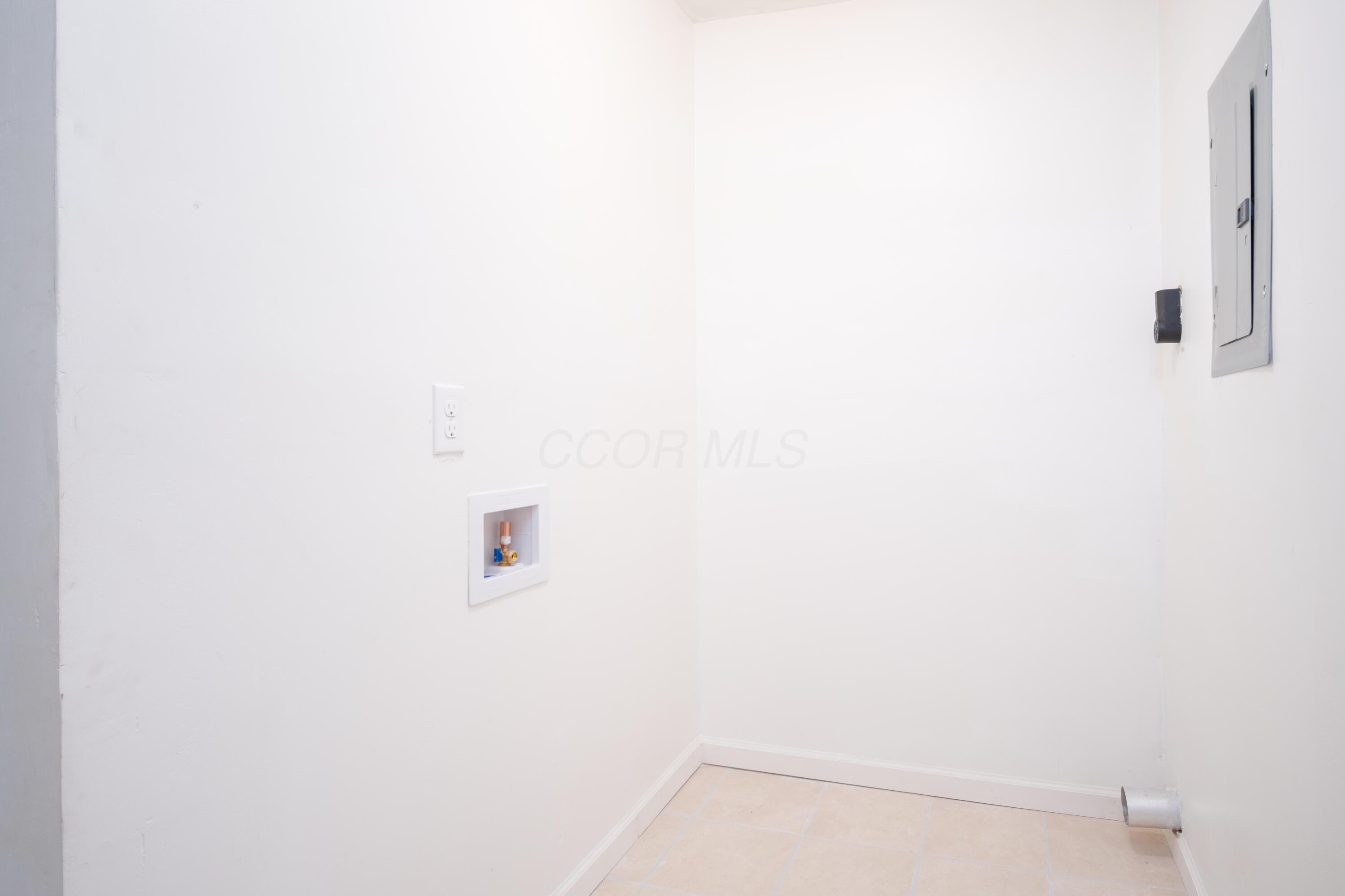 977 Hilock Road Property Photo 11