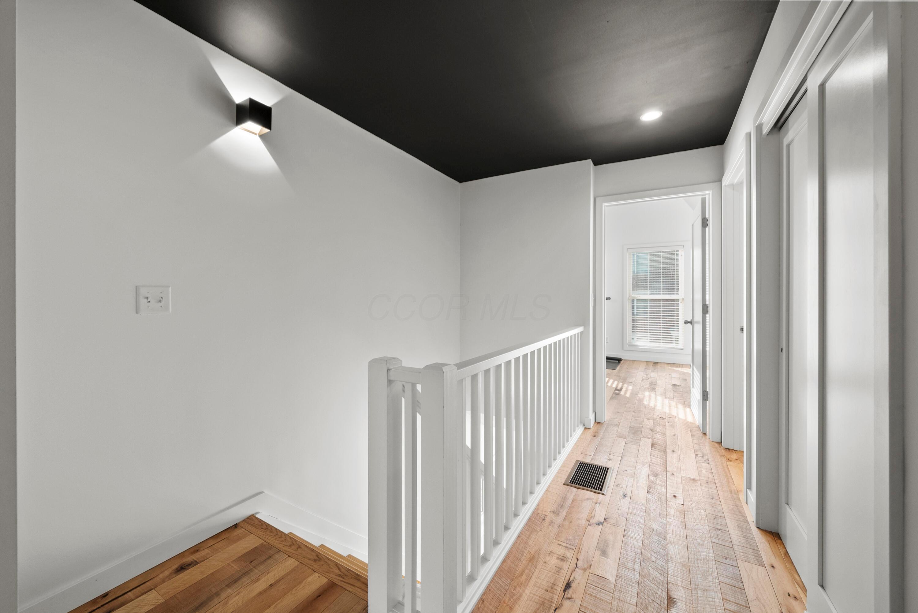 978 Summit Street Property Photo 16