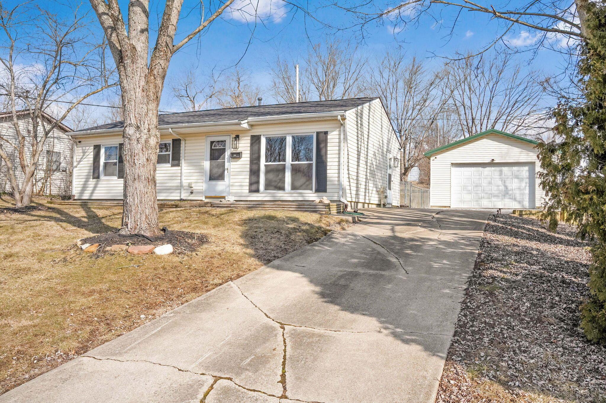 206 Sunset Drive S Property Photo