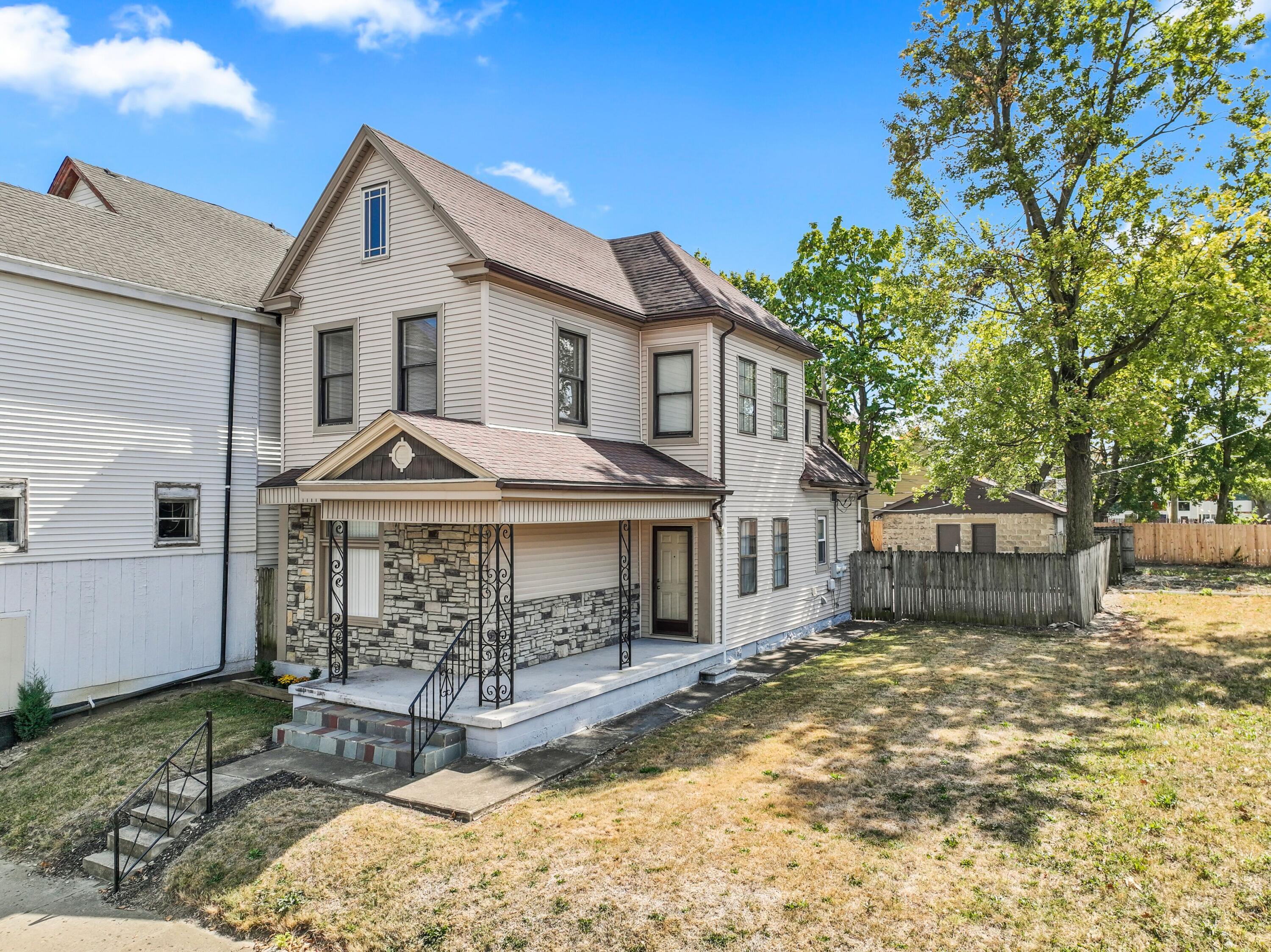 2219 W Broad Street Property Photo 1