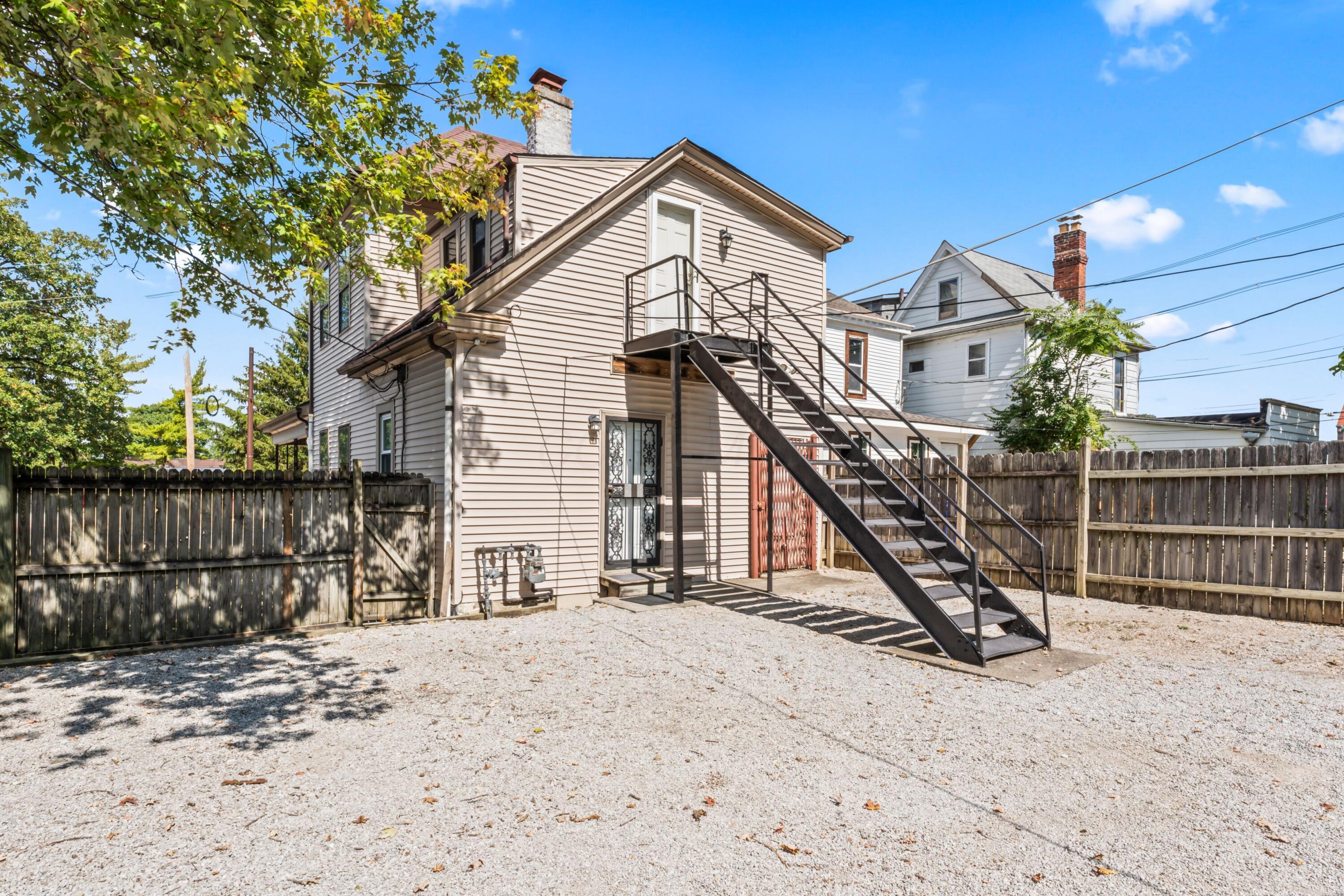 2219 W Broad Street Property Photo 4