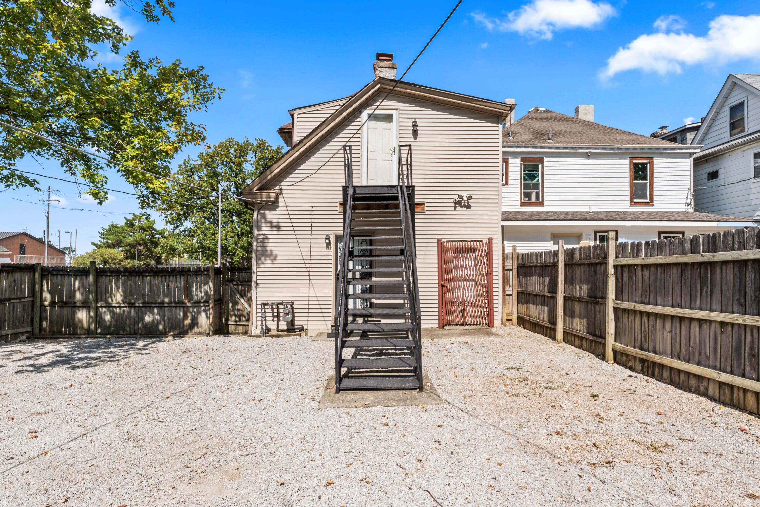 2219 W Broad Street Property Photo 5