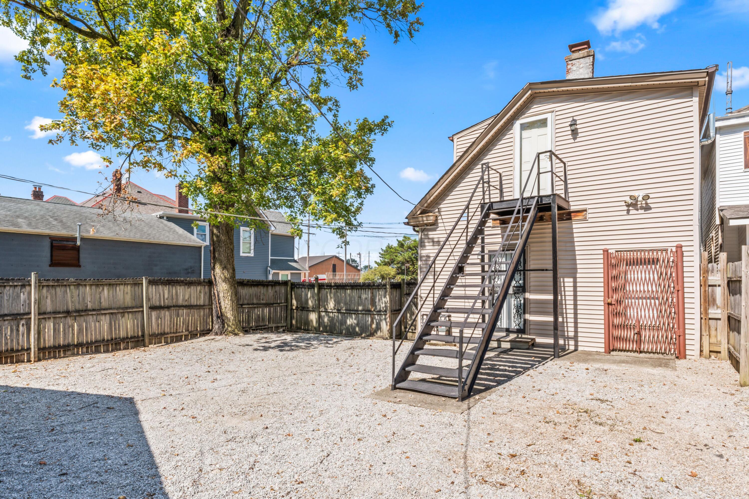 2219 W Broad Street Property Photo 6