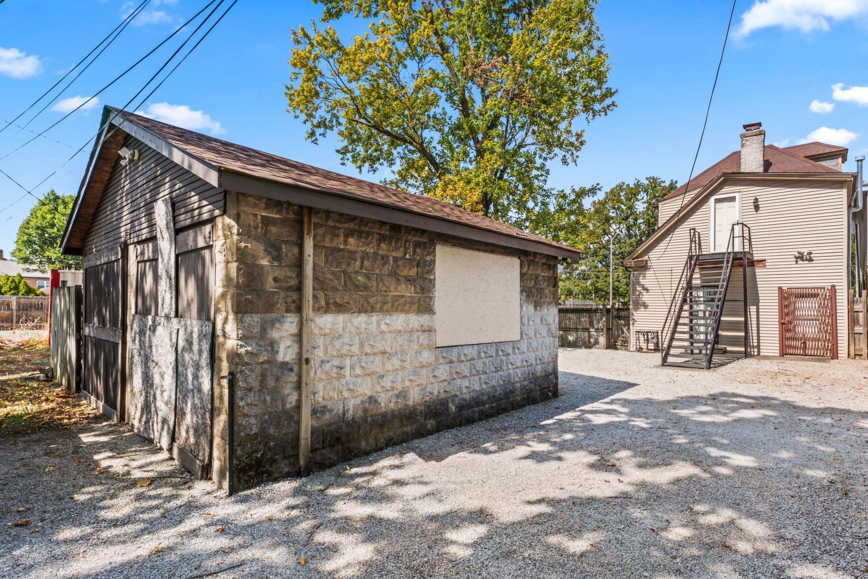2219 W Broad Street Property Photo 9