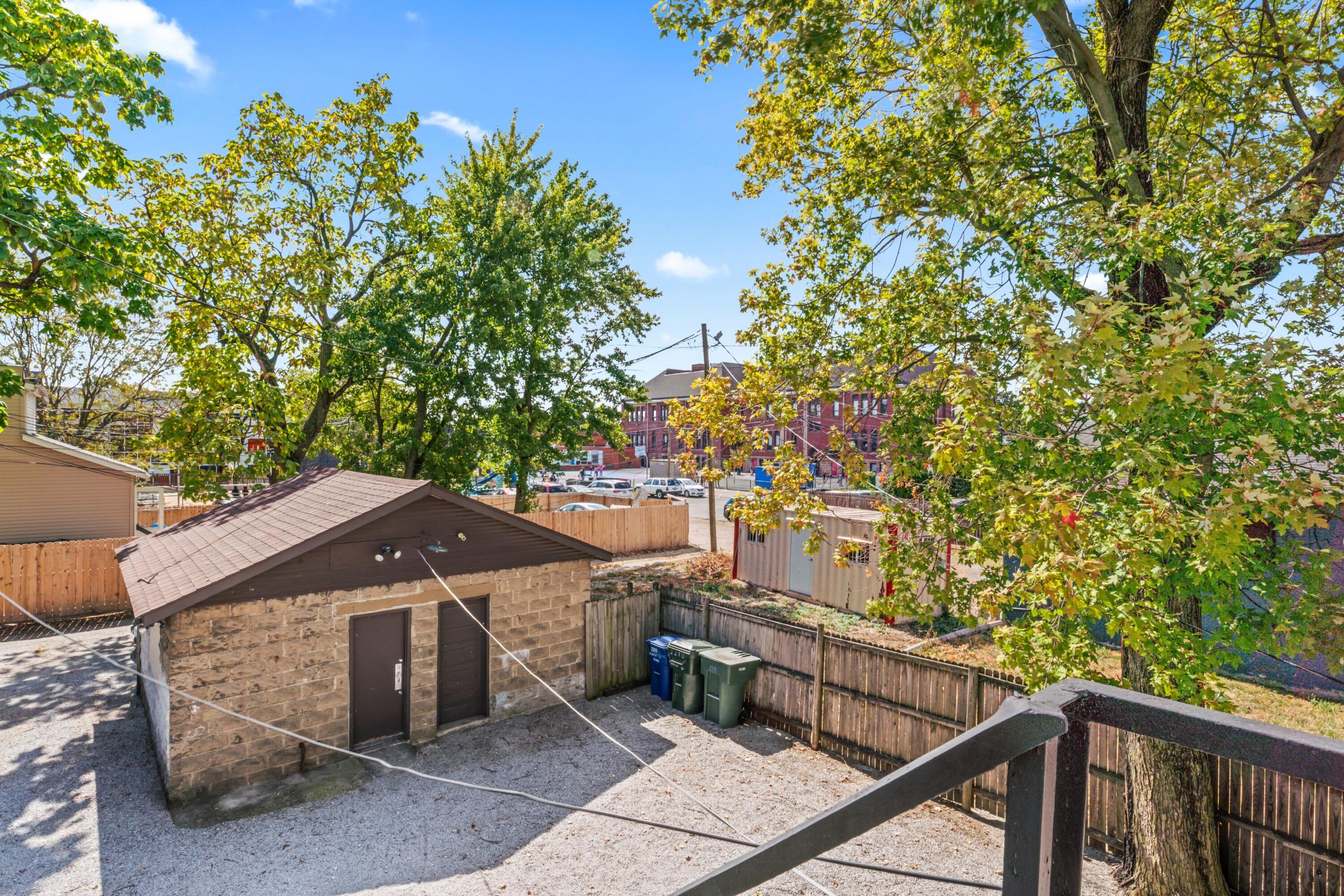 2219 W Broad Street Property Photo 10