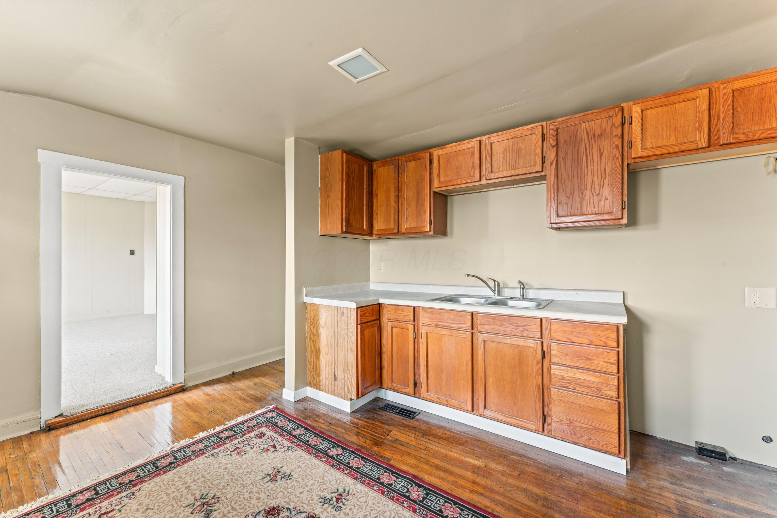2219 W Broad Street Property Photo 21