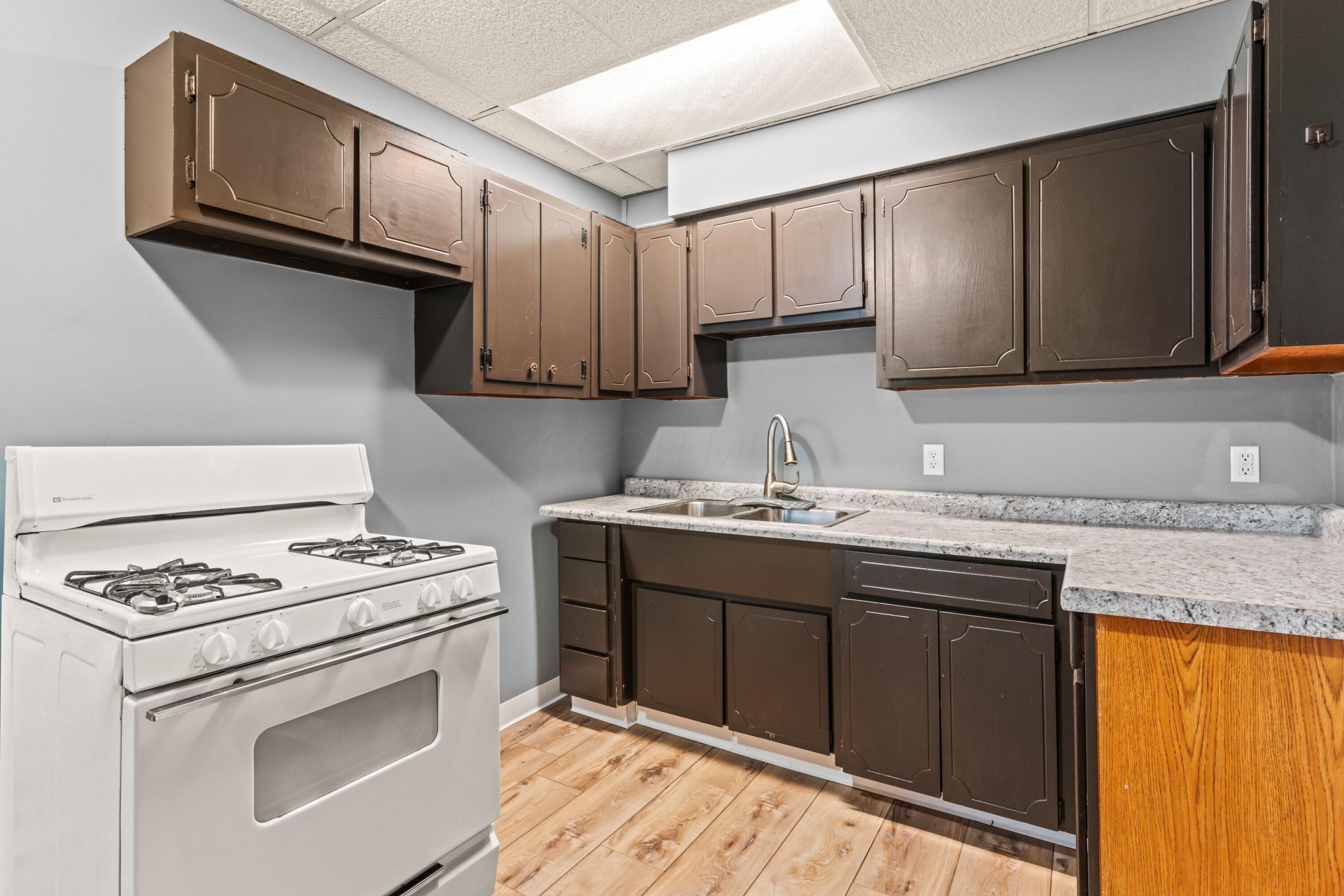 2219 W Broad Street Property Photo 25
