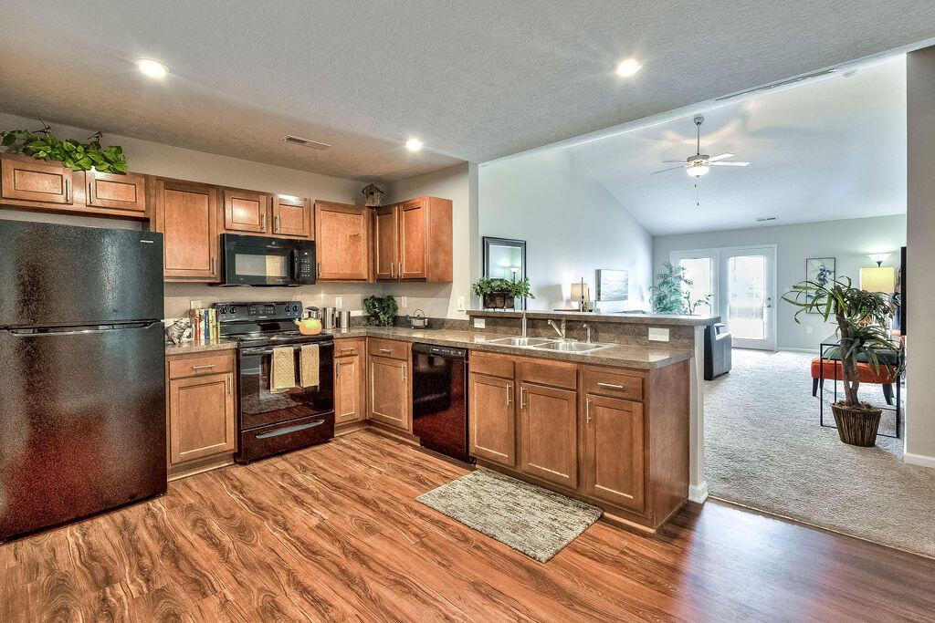 124 Town Center Loop Property Photo 3