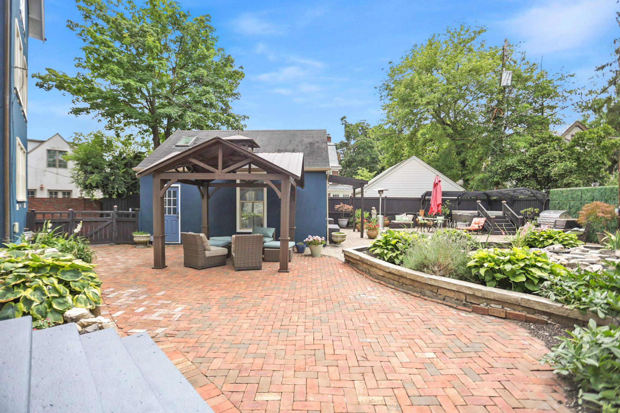 1761 Roxbury Road Property Photo 17