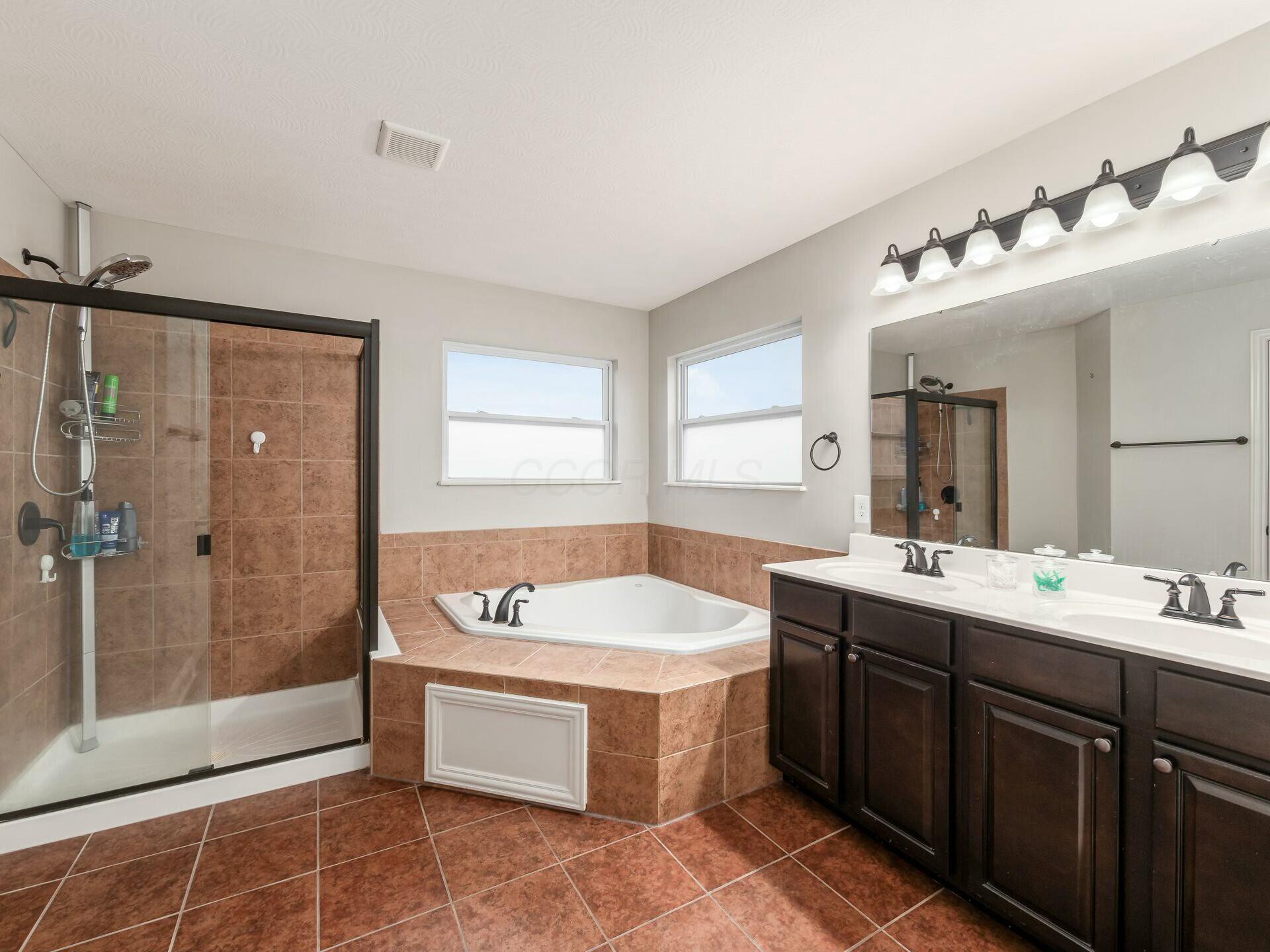 101 White Barn Parkway Property Photo 27