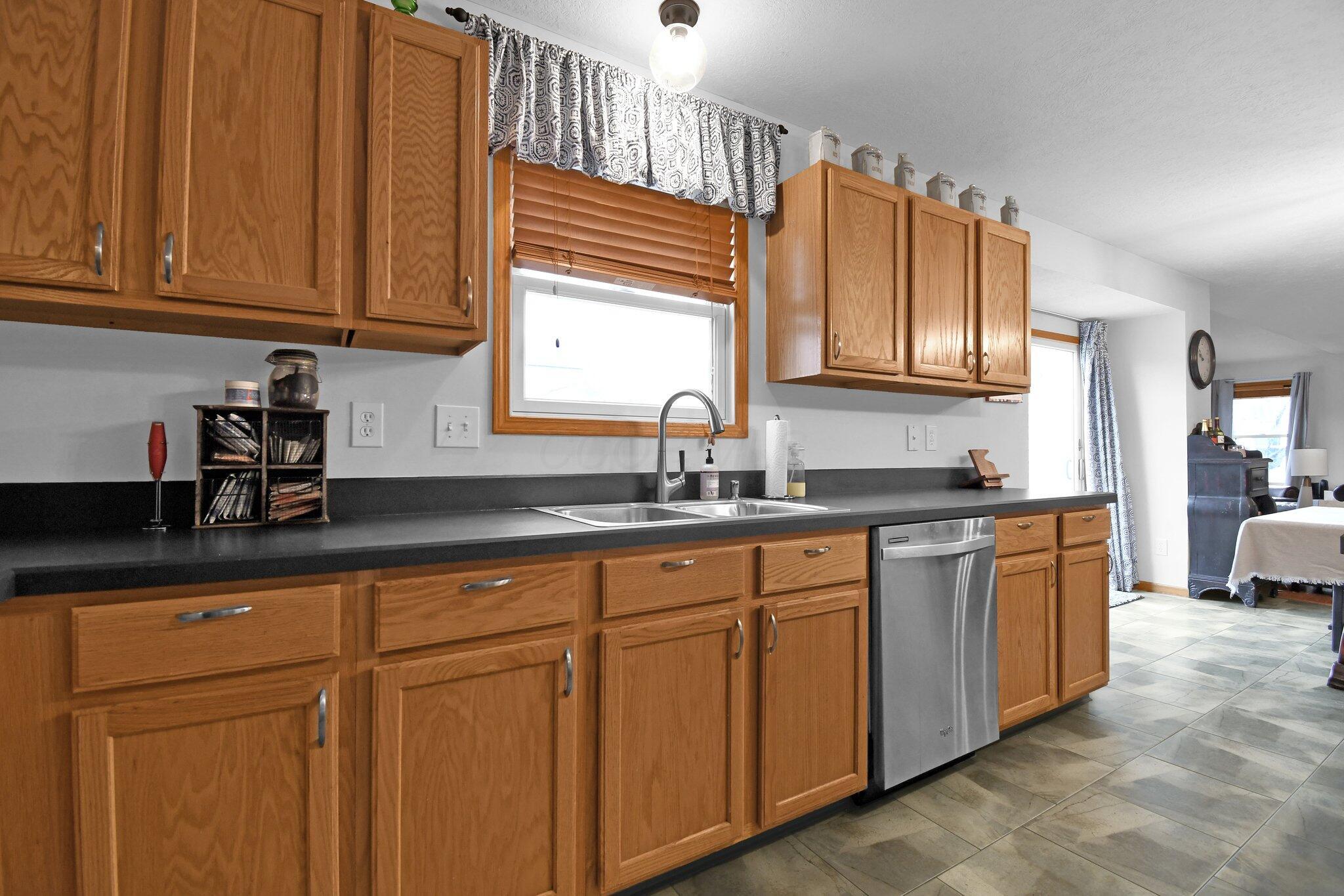 115 Sapphire Ice Drive Property Photo 11