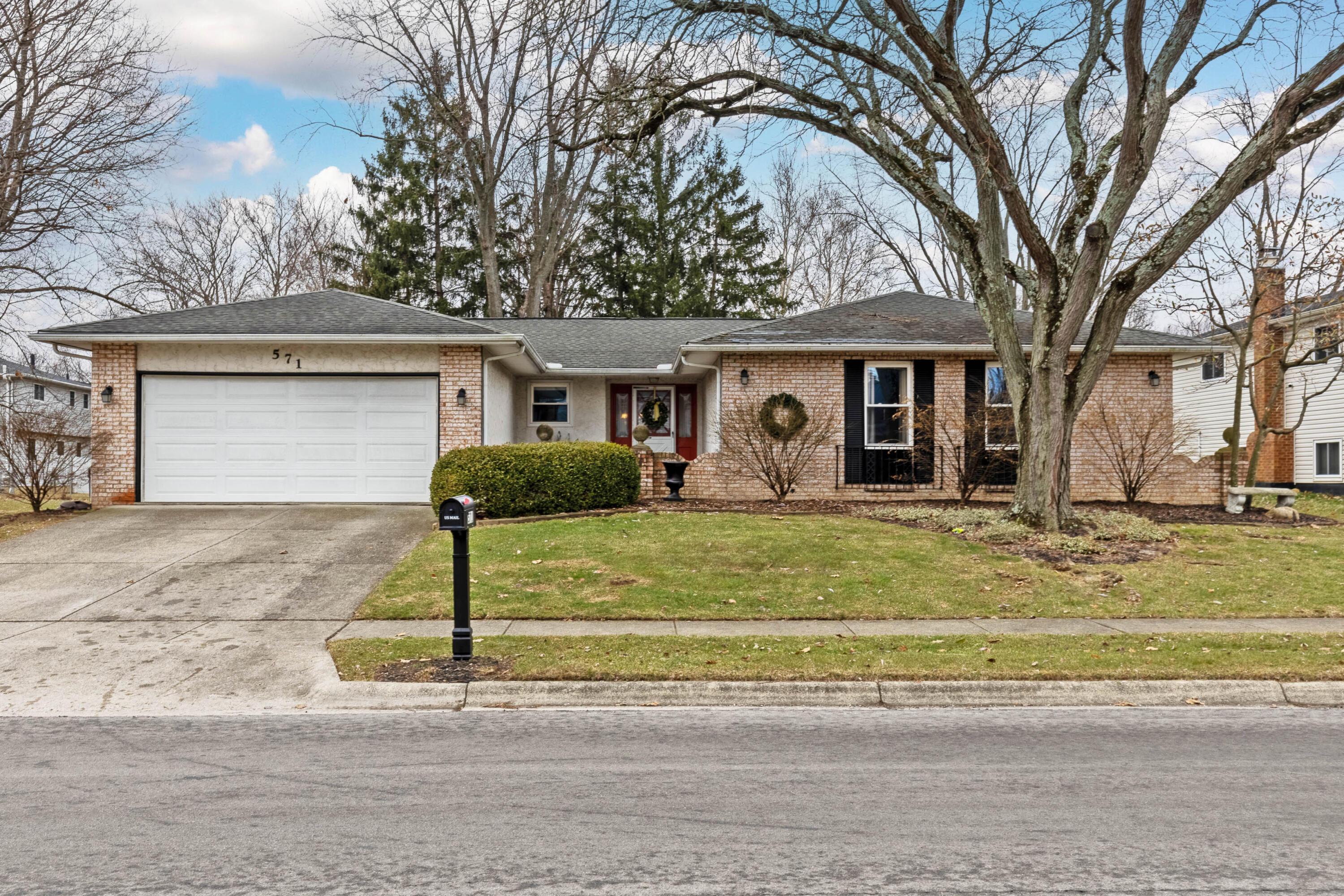 571 Waterbury Boulevard Property Photo 2