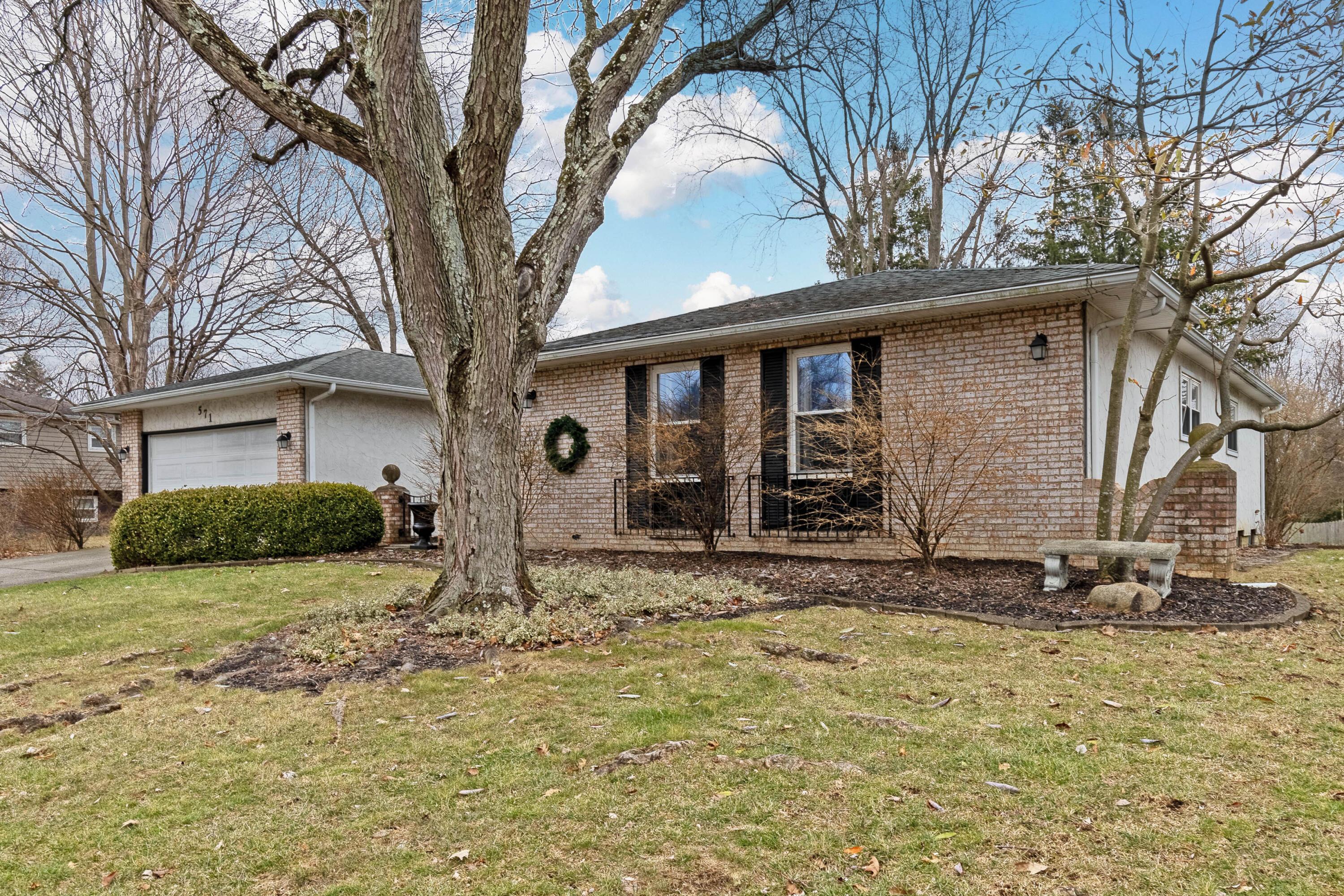 571 Waterbury Boulevard Property Photo 3
