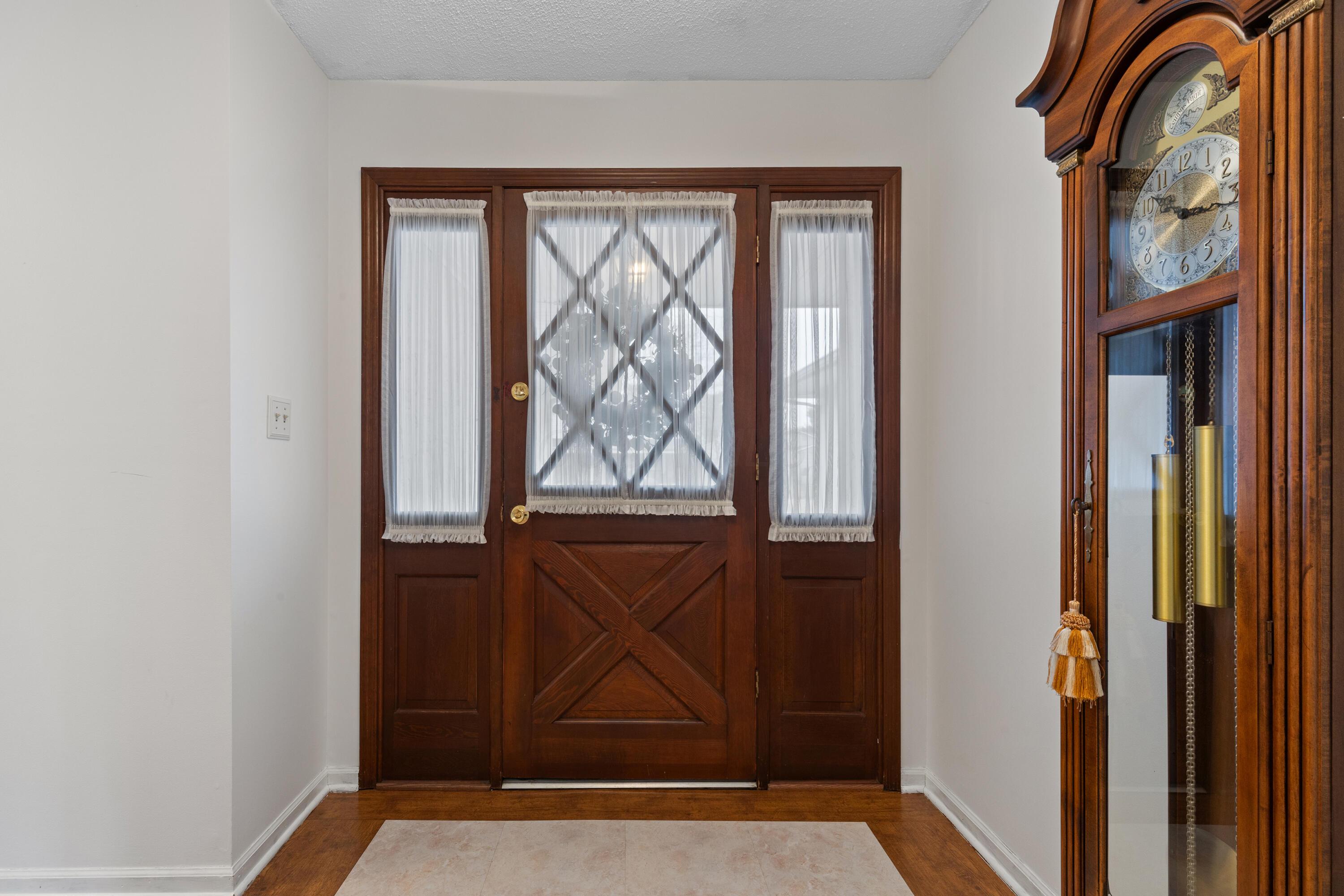 571 Waterbury Boulevard Property Photo 5