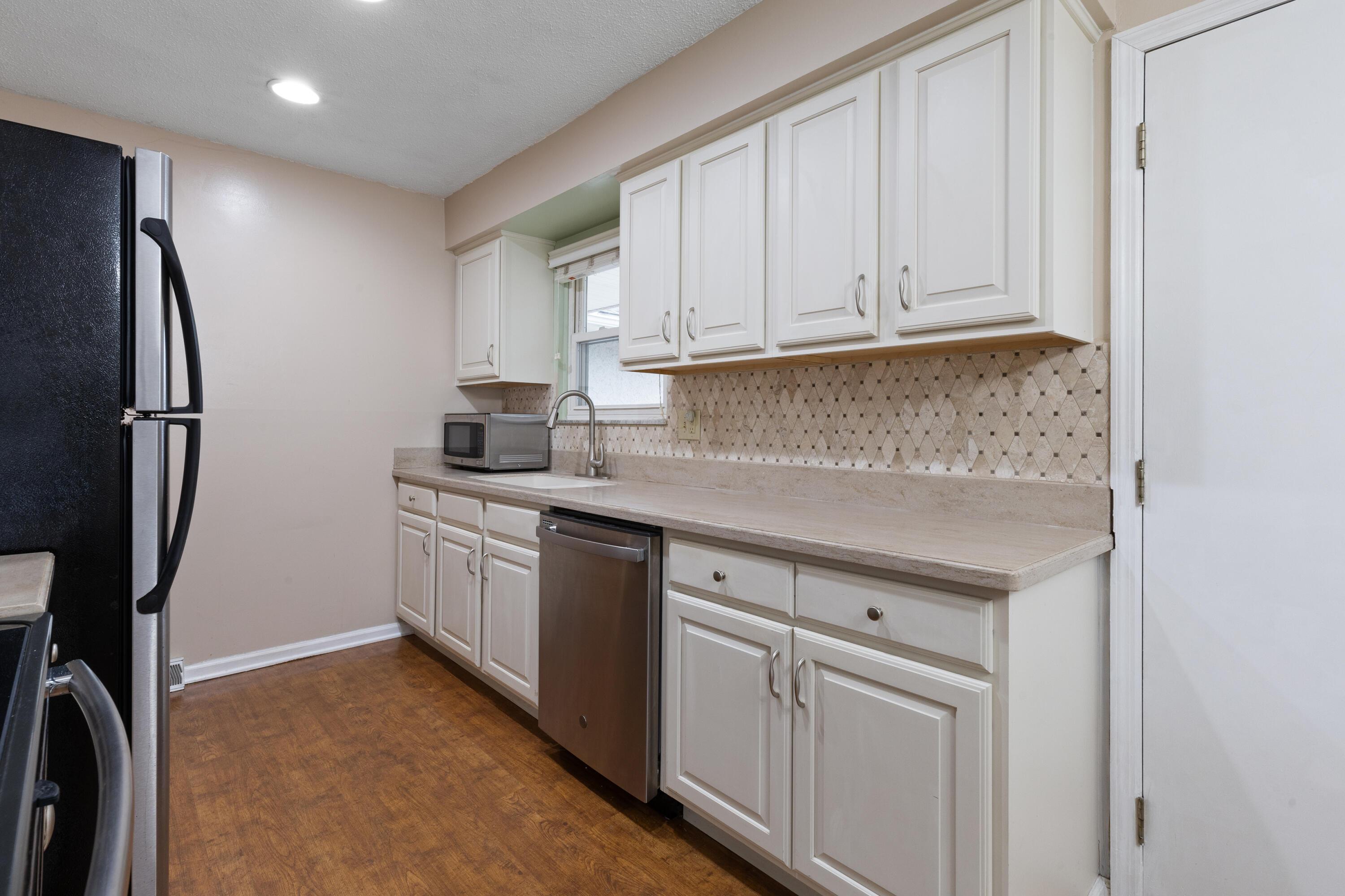 571 Waterbury Boulevard Property Photo 12