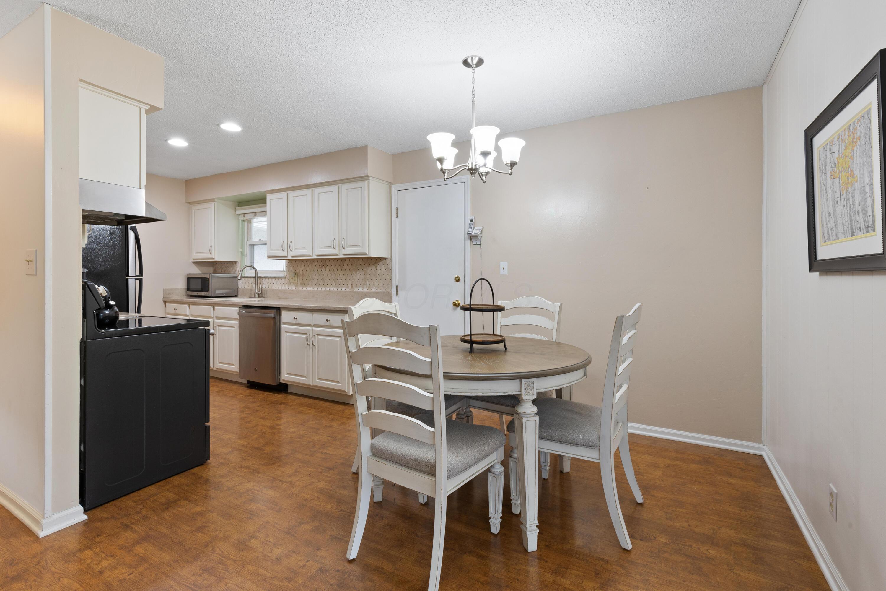 571 Waterbury Boulevard Property Photo 15