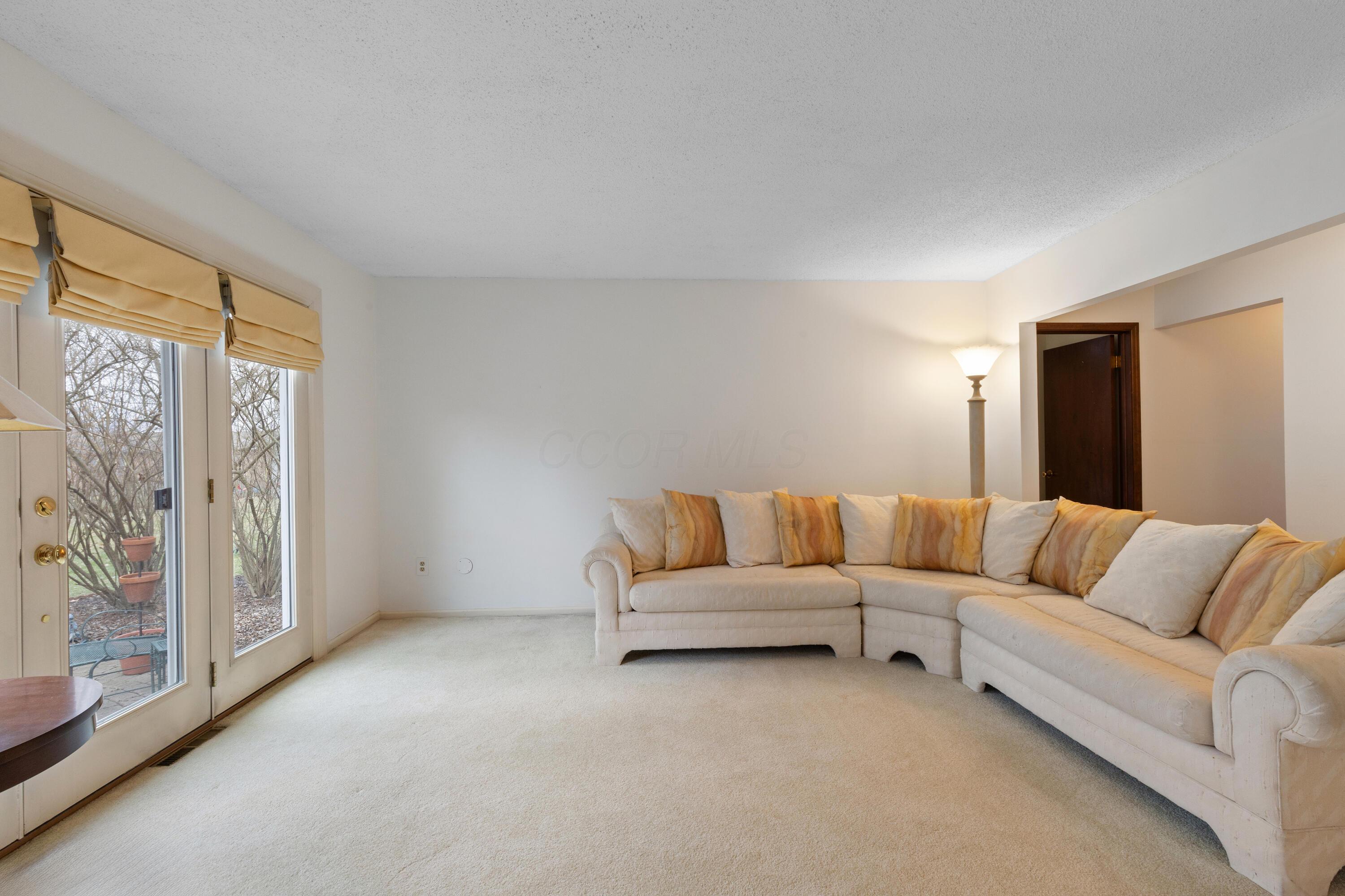 571 Waterbury Boulevard Property Photo 28