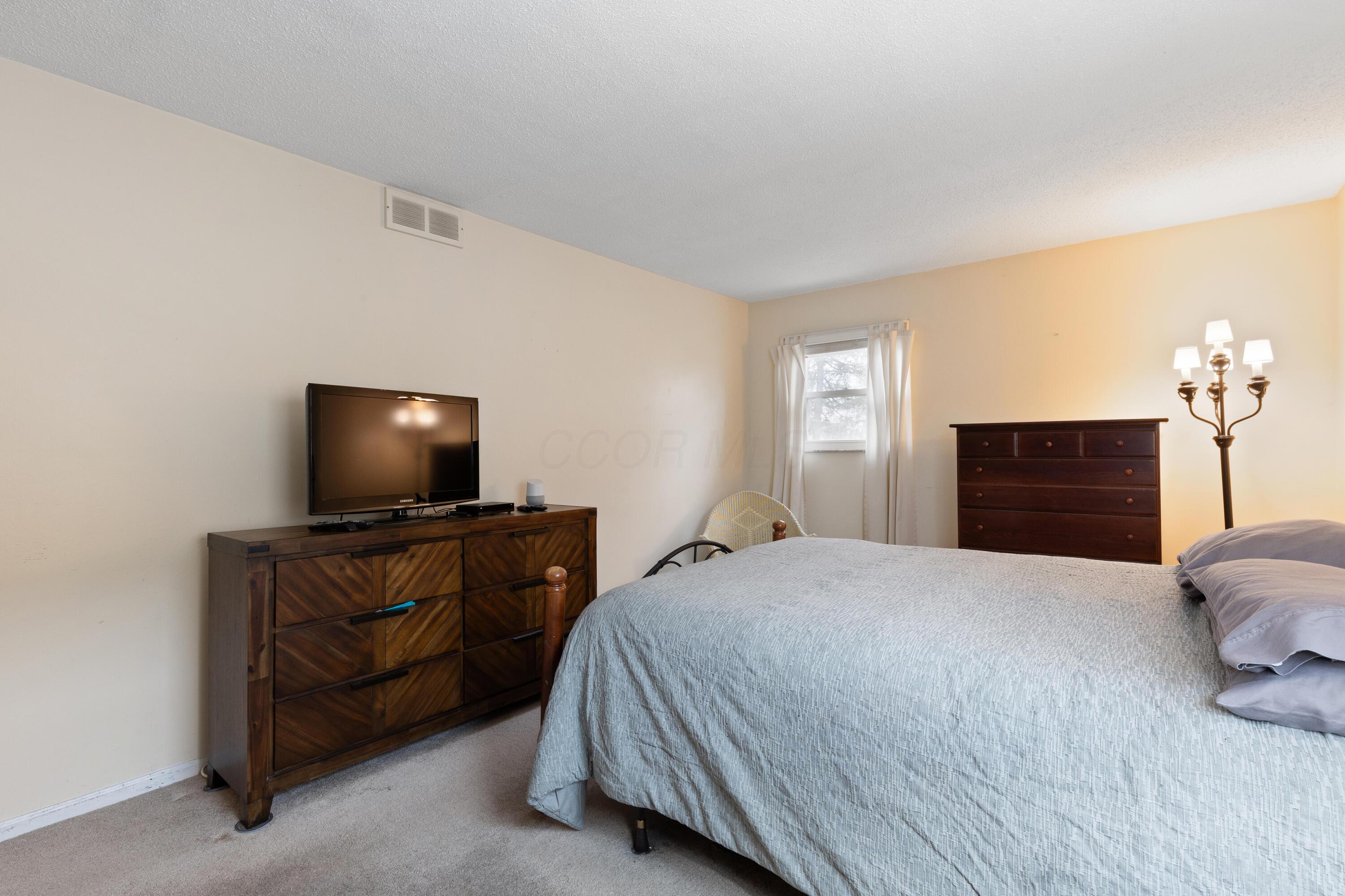 571 Waterbury Boulevard Property Photo 40
