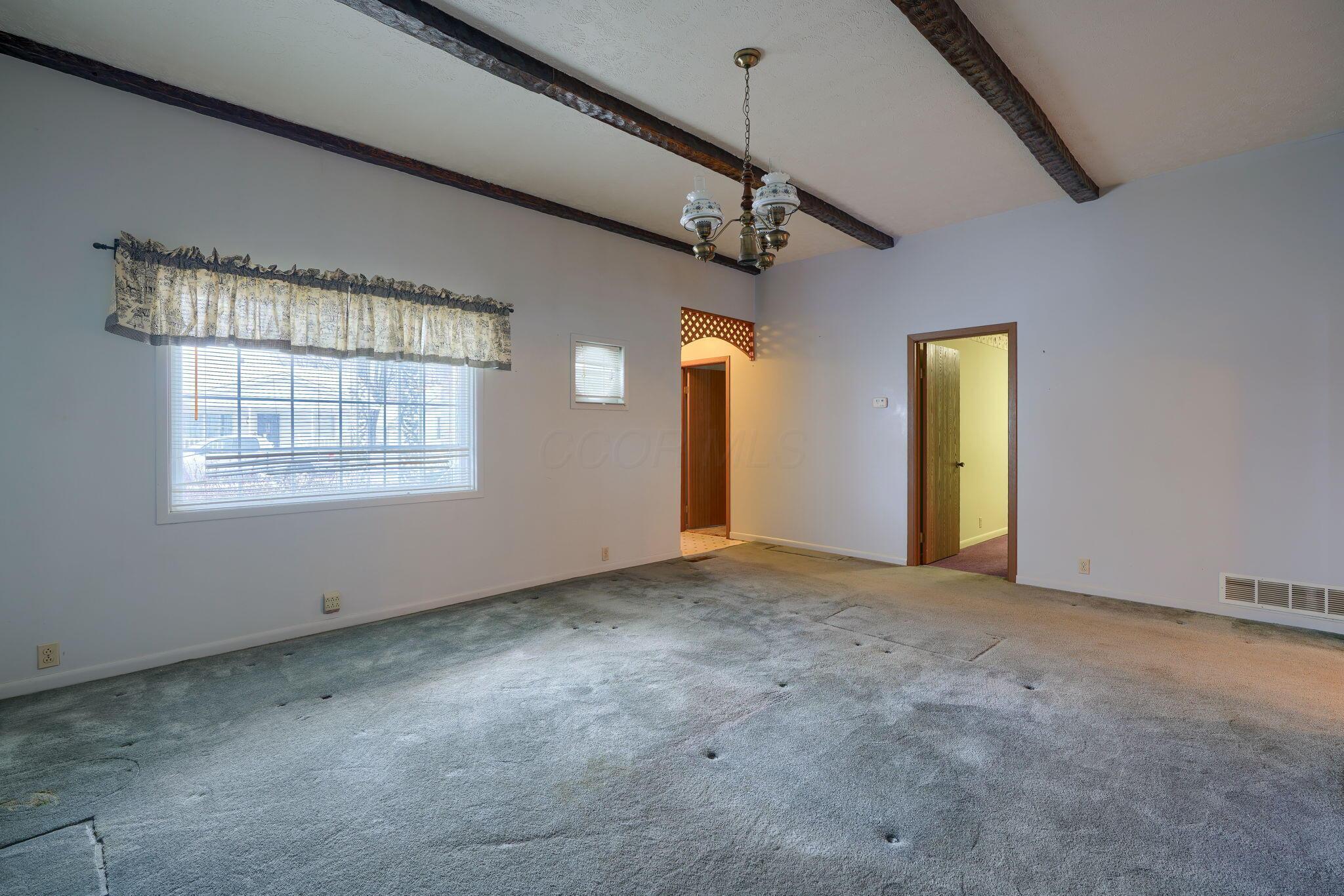 305 E 2nd Street Property Photo 4