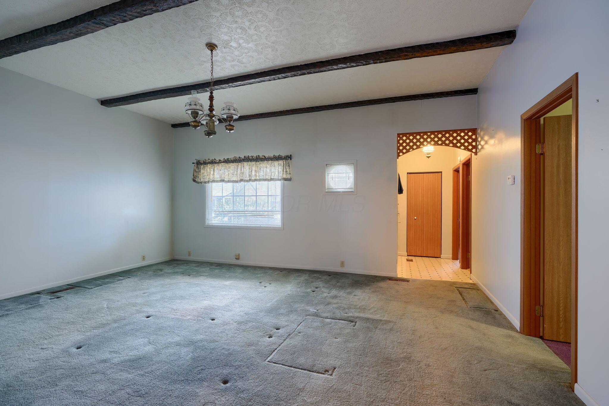 305 E 2nd Street Property Photo 5