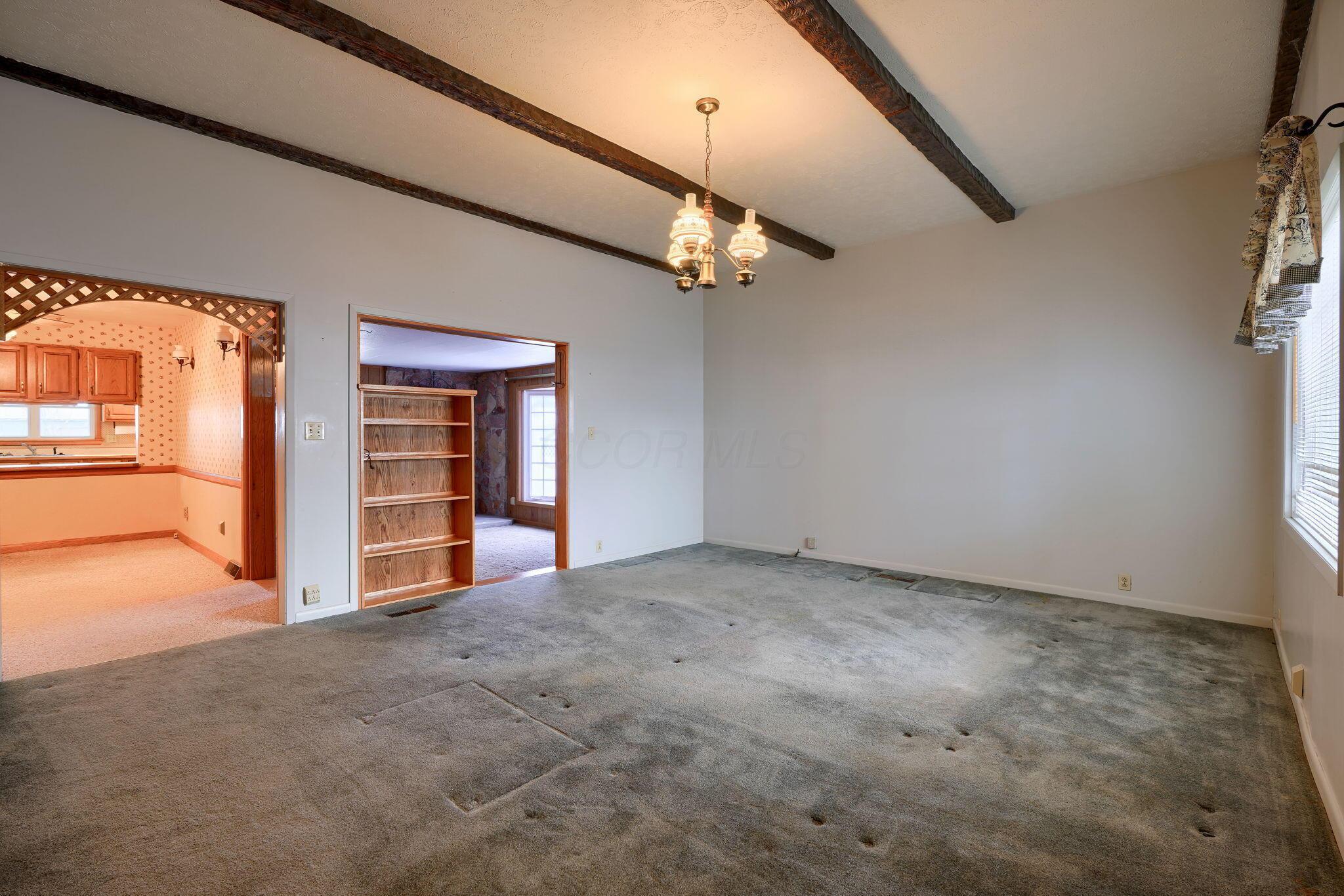 305 E 2nd Street Property Photo 6